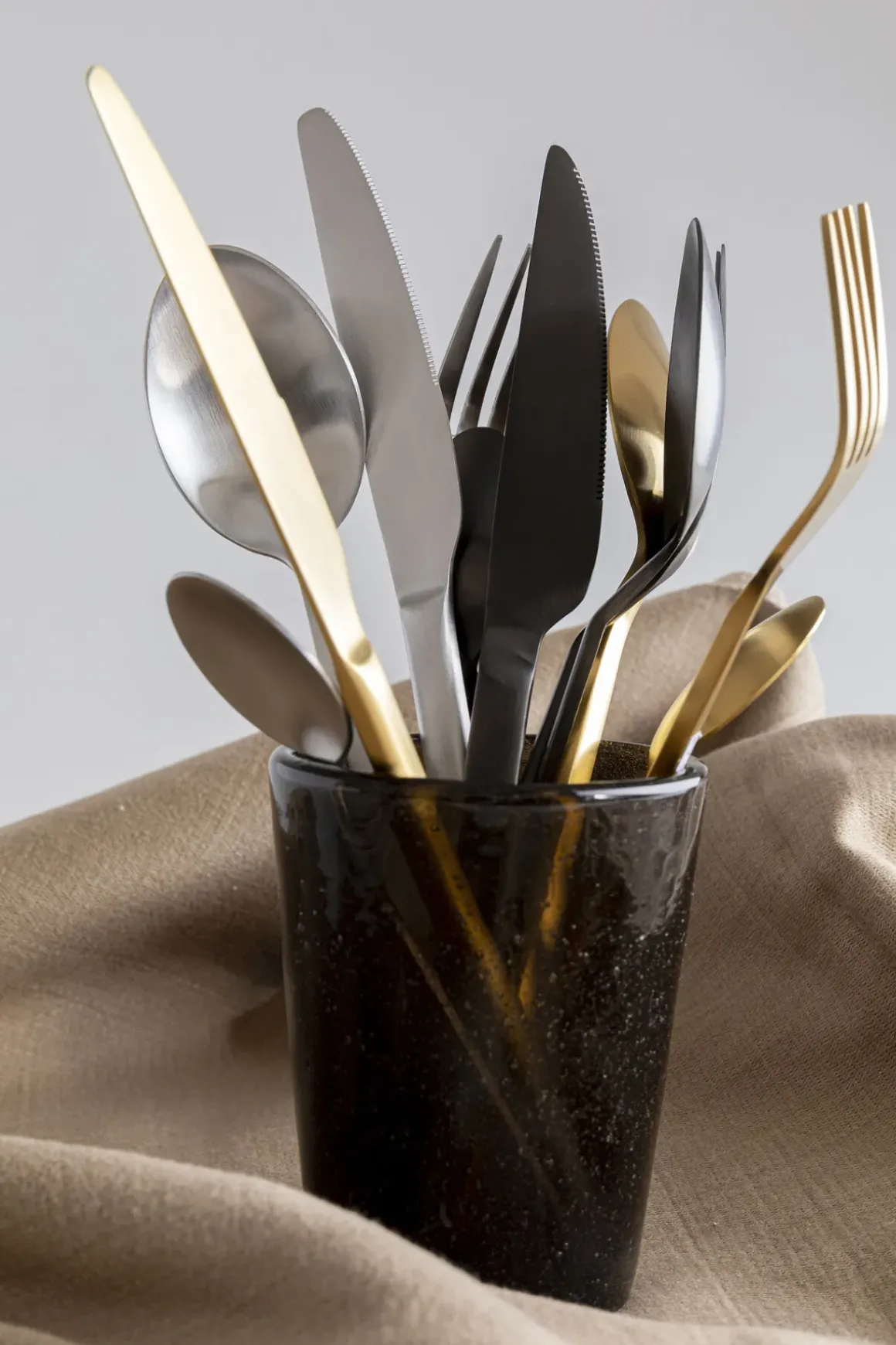 Bestick Gloria Matt Svart (16-part) - KARE Design