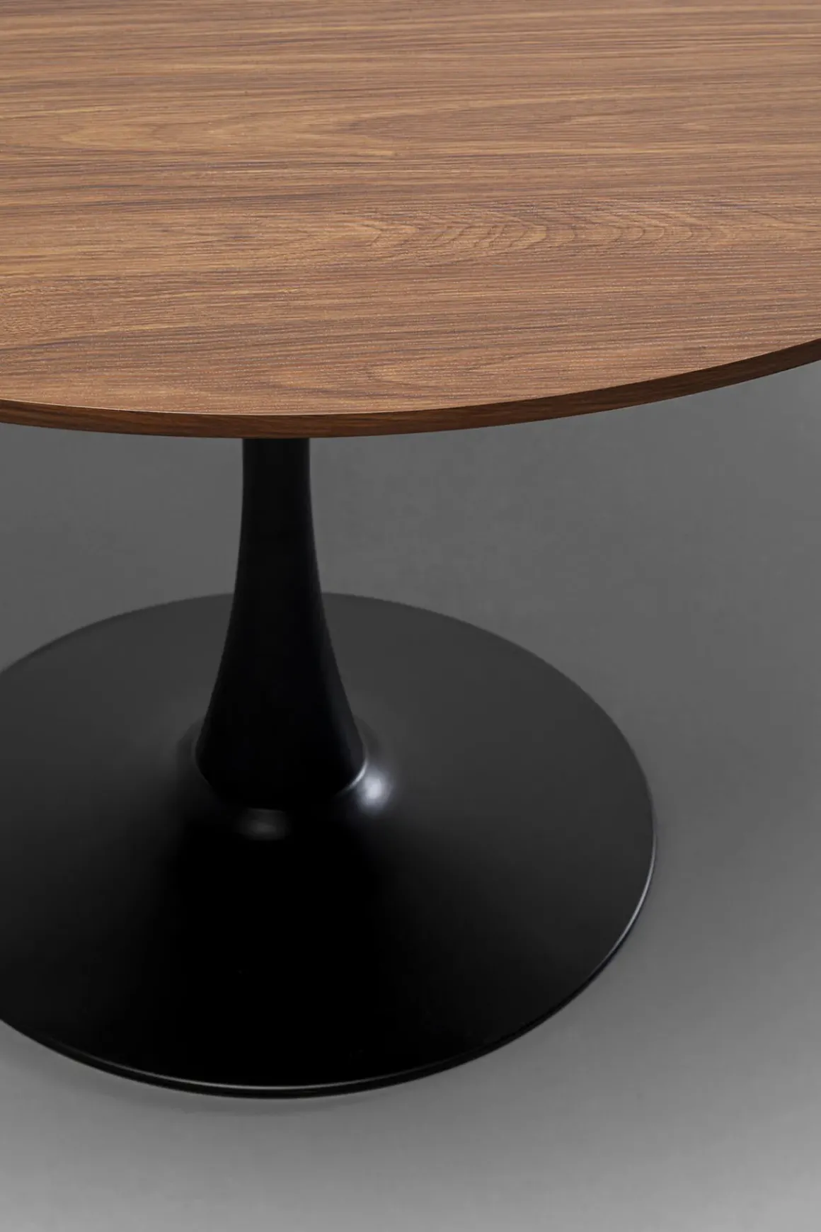 Bord Schickeria Ø110cm - Valnöt Faner/Svart Trumpetfot - KARE Design