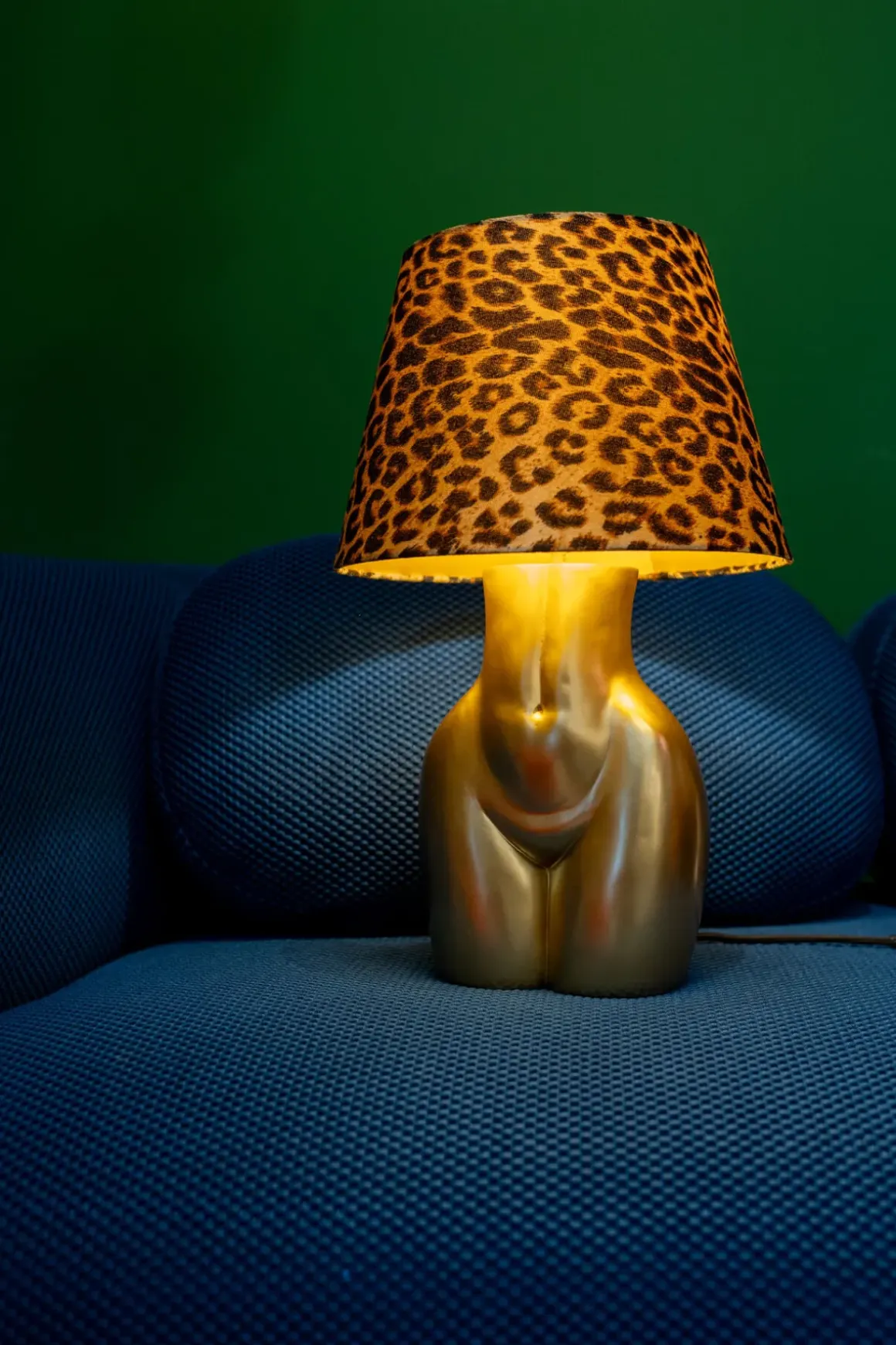 Bordslampa Donna Leo - Guldfärgad Kropp Med Leopardskärm 48cm - KARE Design