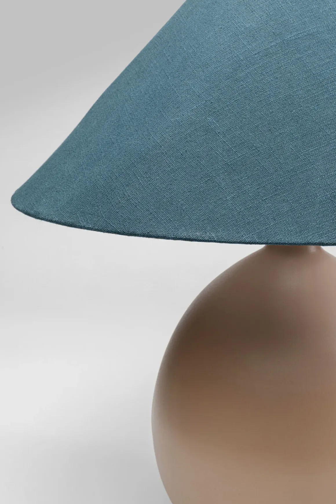 Bordslampa Musa - Oval fot Med Blå skärm, 64cm - KARE Design