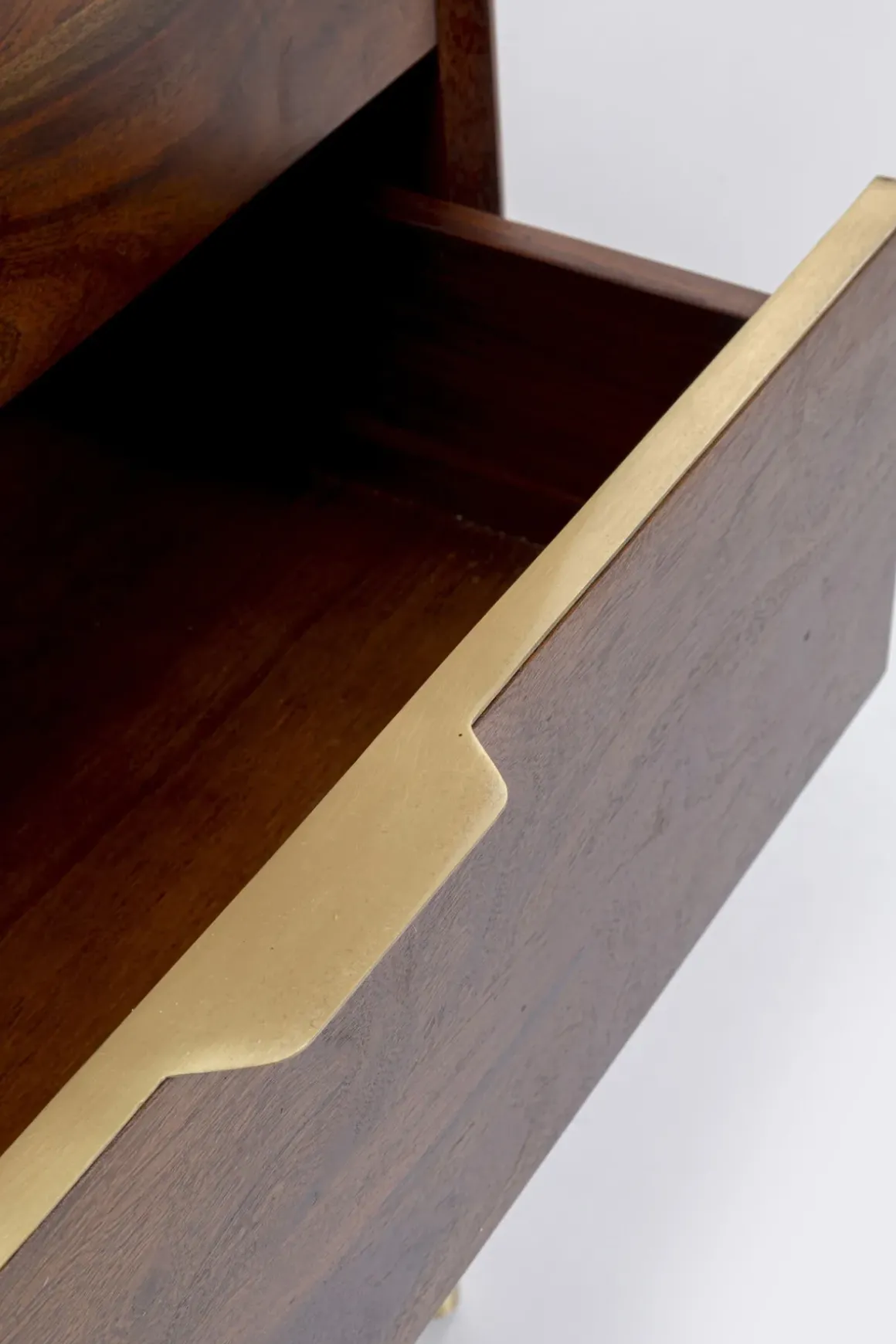 Byrå Ravello - Massivt Trä, 5 lådor - KARE Design