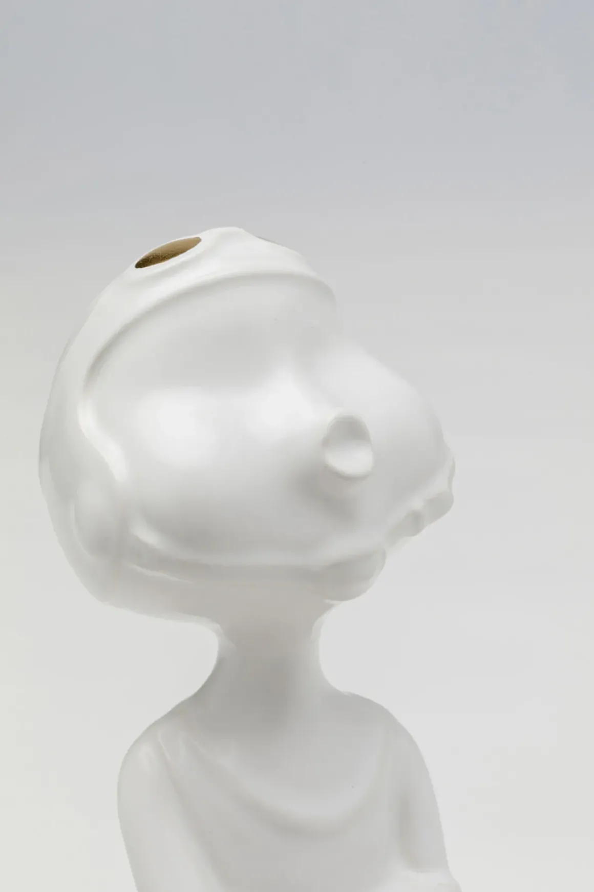Dekorfigur Ball Girl - Vit, 29cm - KARE Design