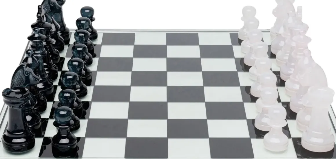 Dekorfigur Chess Transparent - schack, 60x60cm - KARE Design
