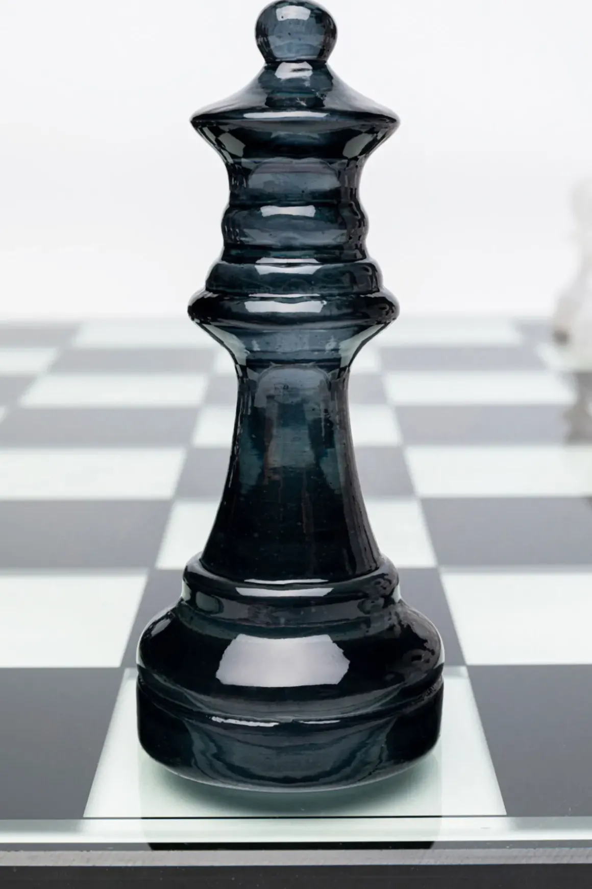 Dekorfigur Chess Transparent - schack, 60x60cm - KARE Design