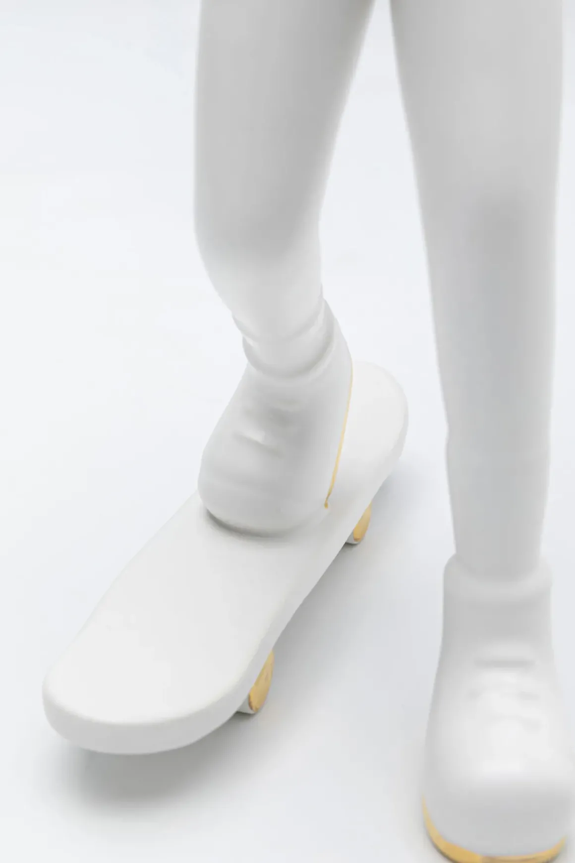 Dekorfigur Skating Astronaut - Vit, 33cm - KARE Design