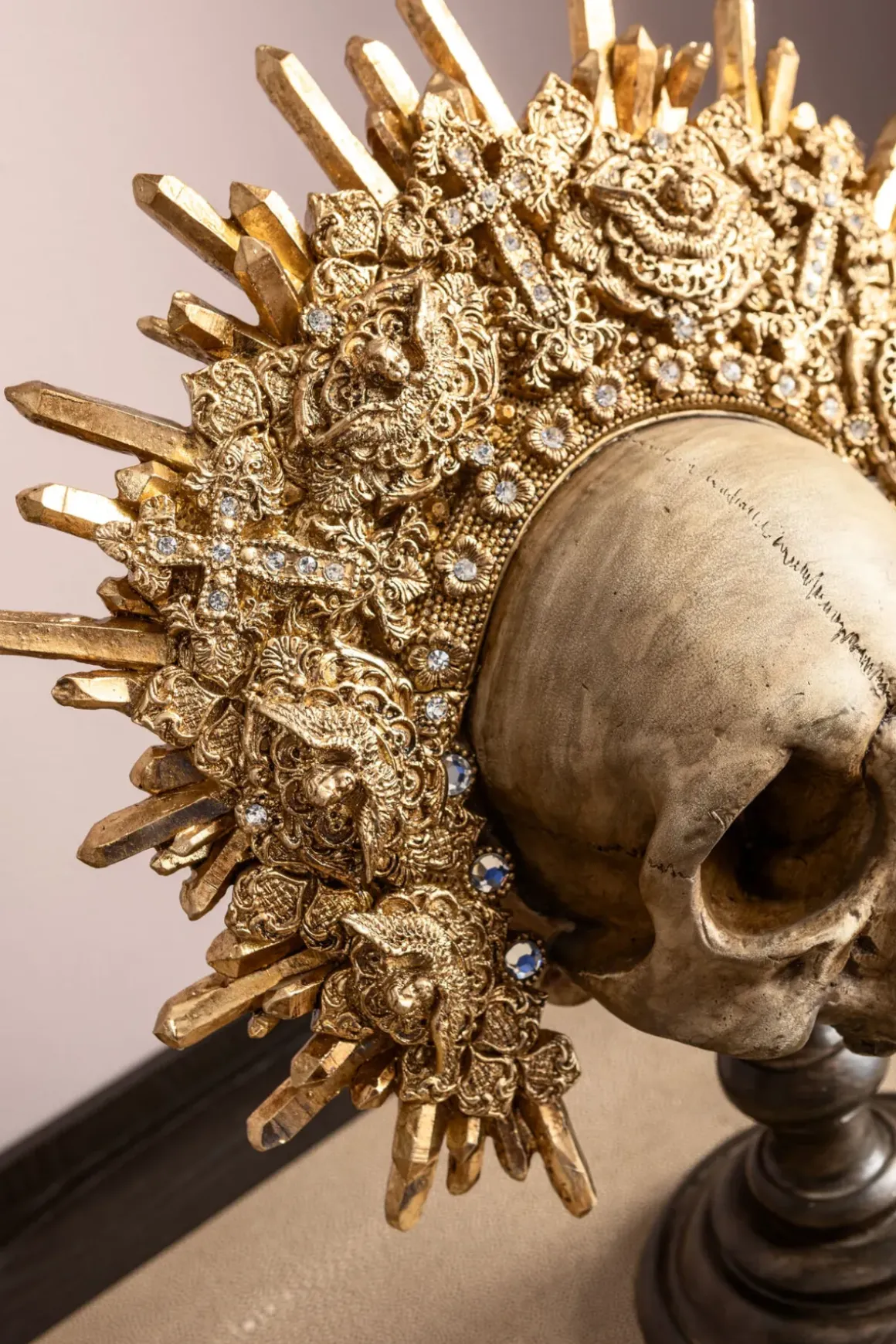 Dekor King Skull - Skulptur på Fot - KARE Design