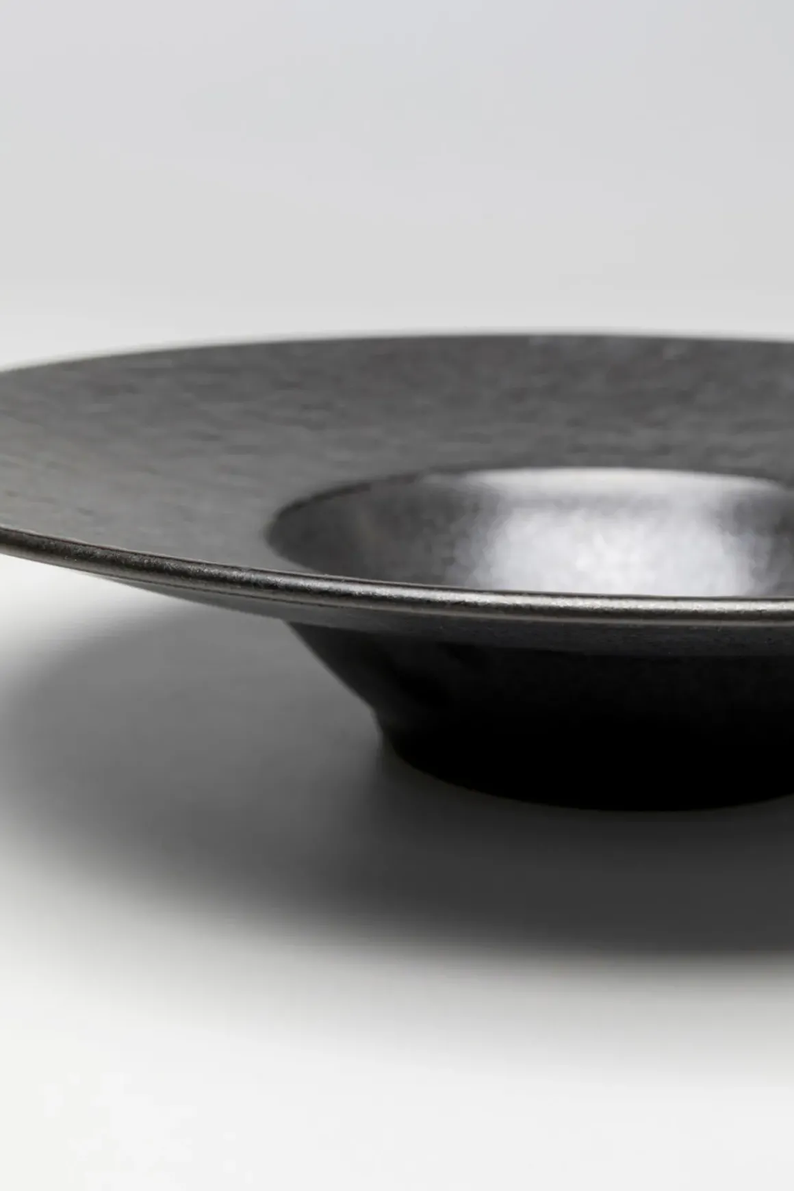 Djup Tallrik Cosmos - Svart Ø27cm - KARE Design
