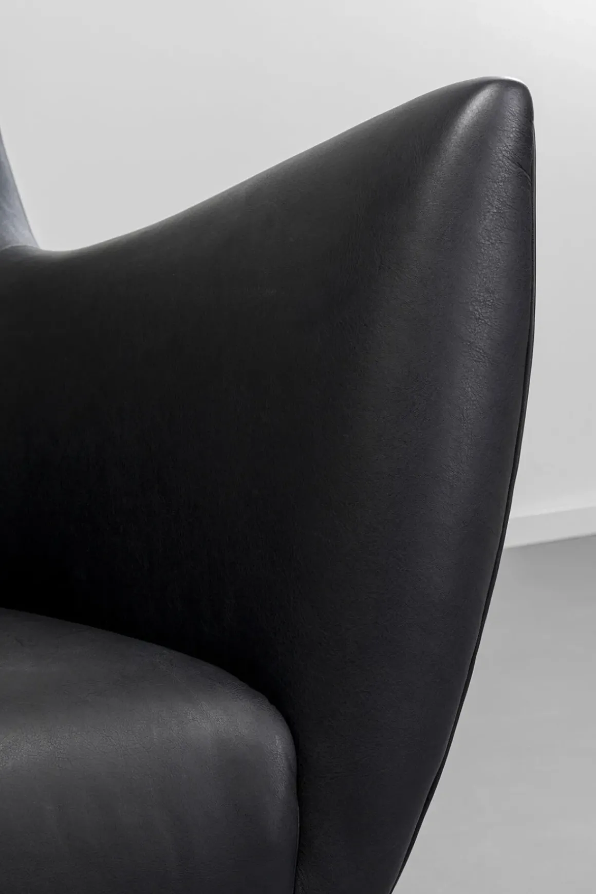 Fåtölj Goldfinger Smart - Svart Läder - KARE Design
