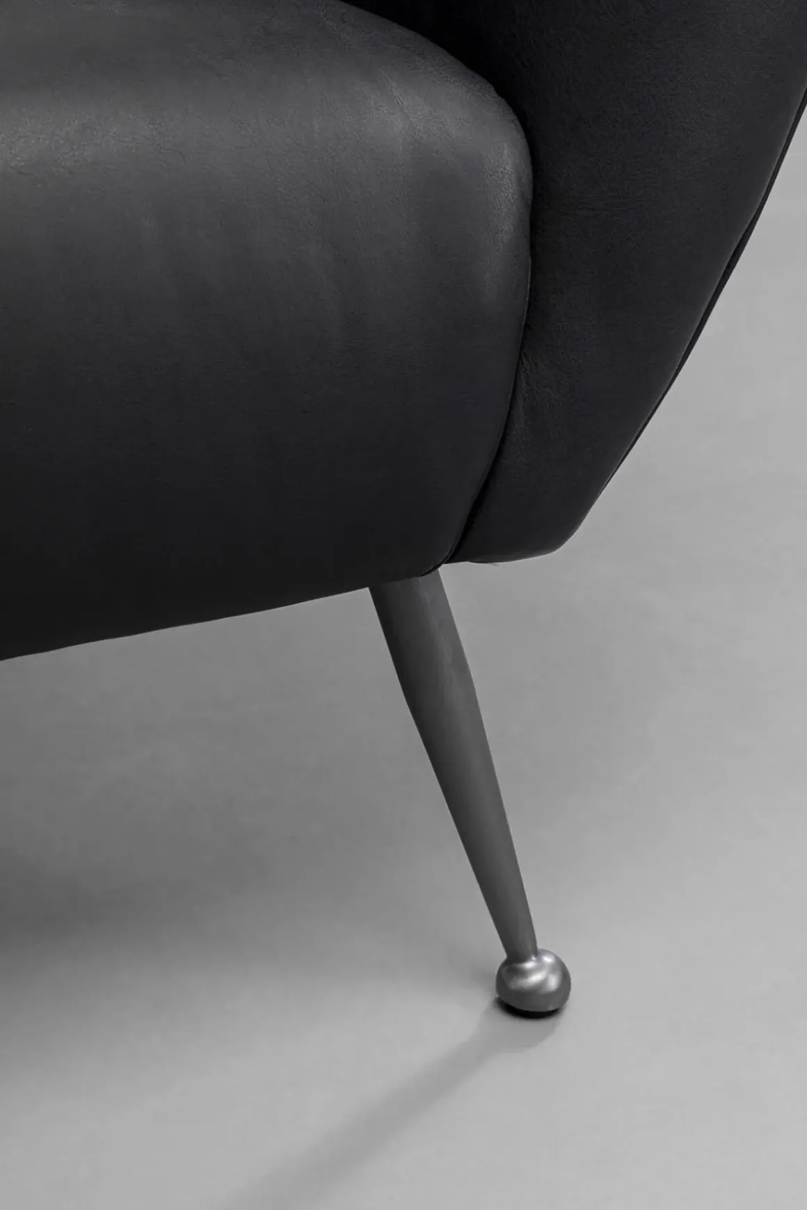 Fåtölj Goldfinger Smart - Svart Läder - KARE Design