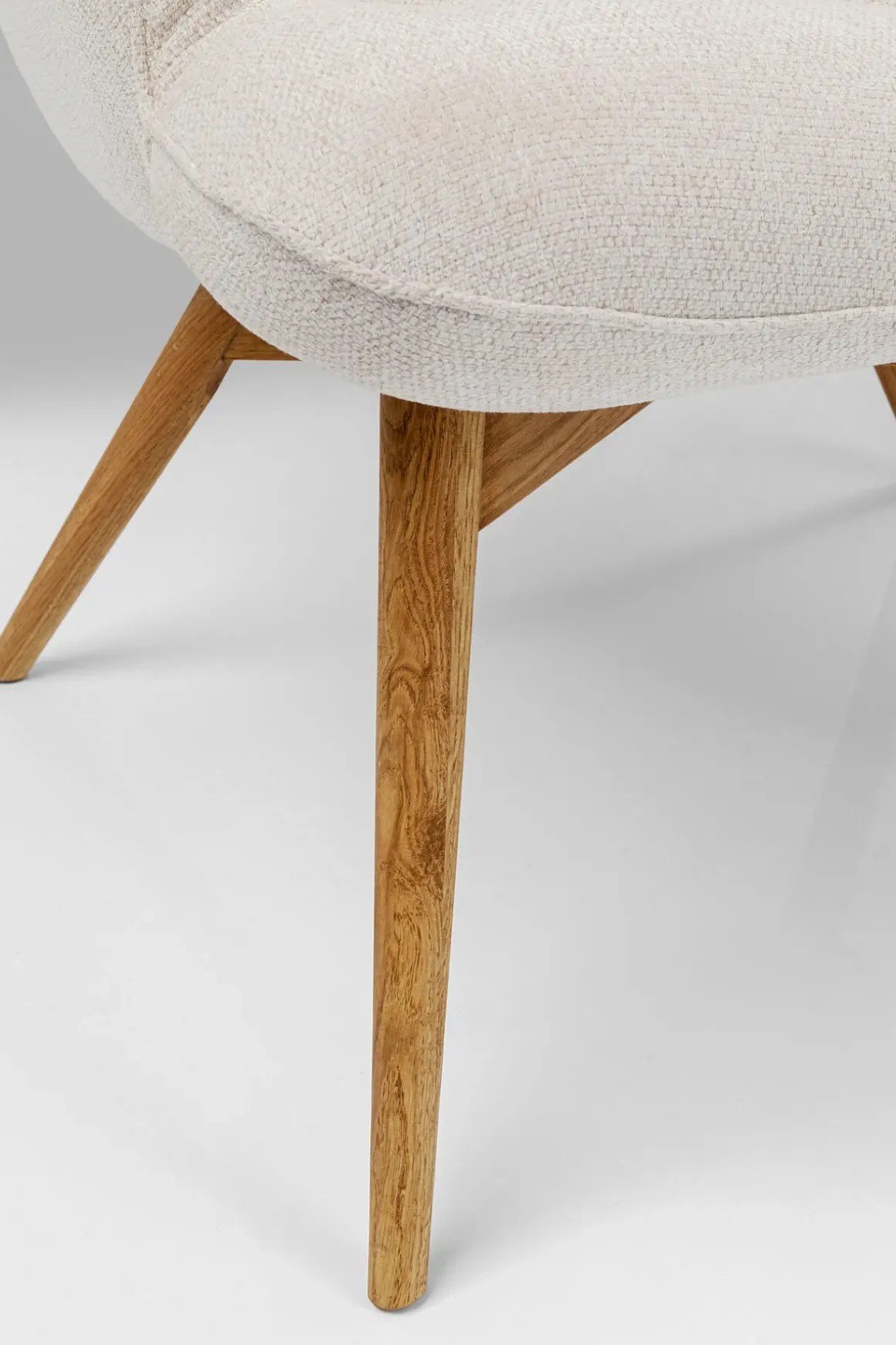 Fåtölj Vicky - Creme Vit/ Ben i ek - KARE Design