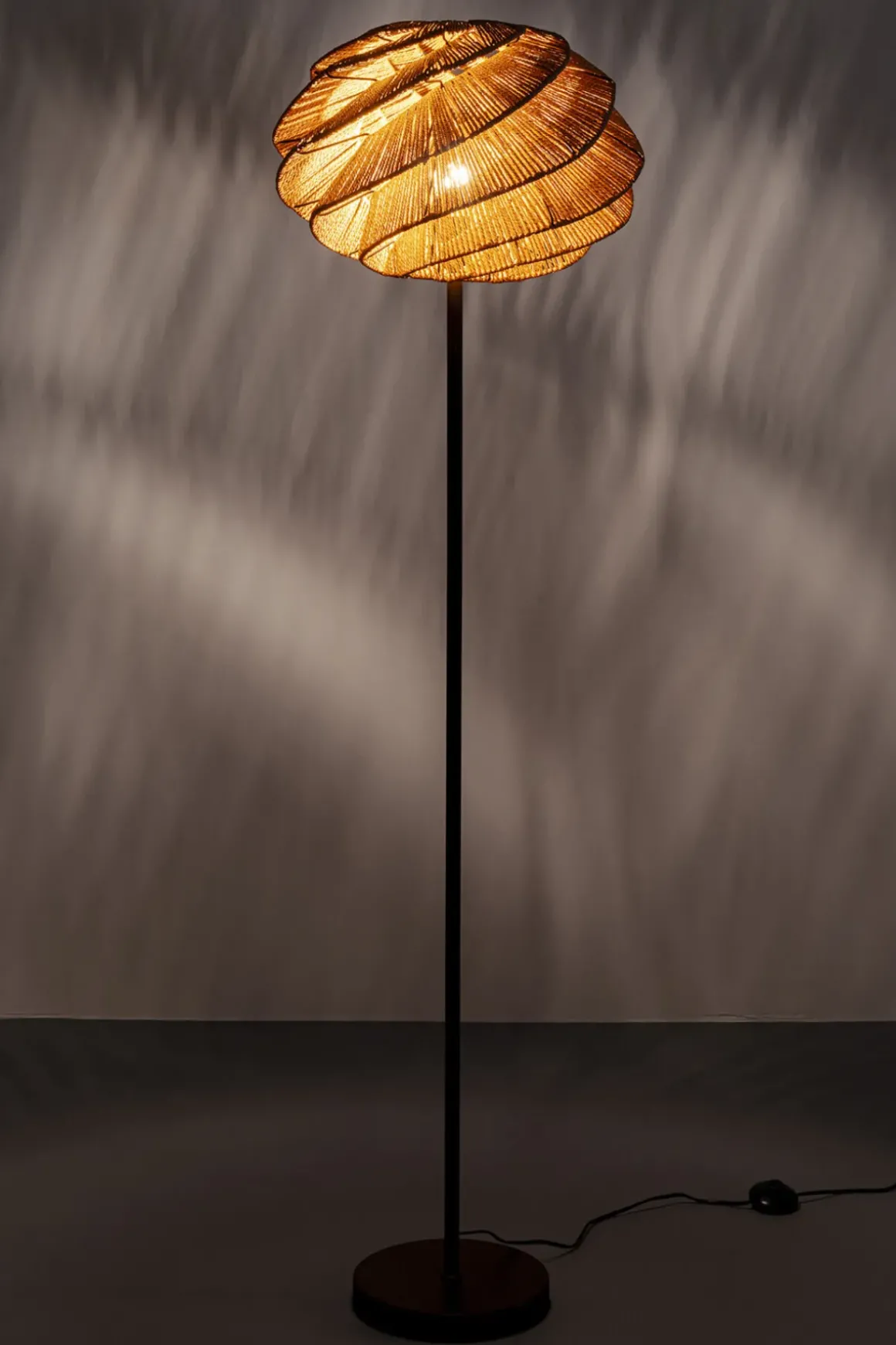 Golvlampa Aloha Whirl, 160cm - KARE Design