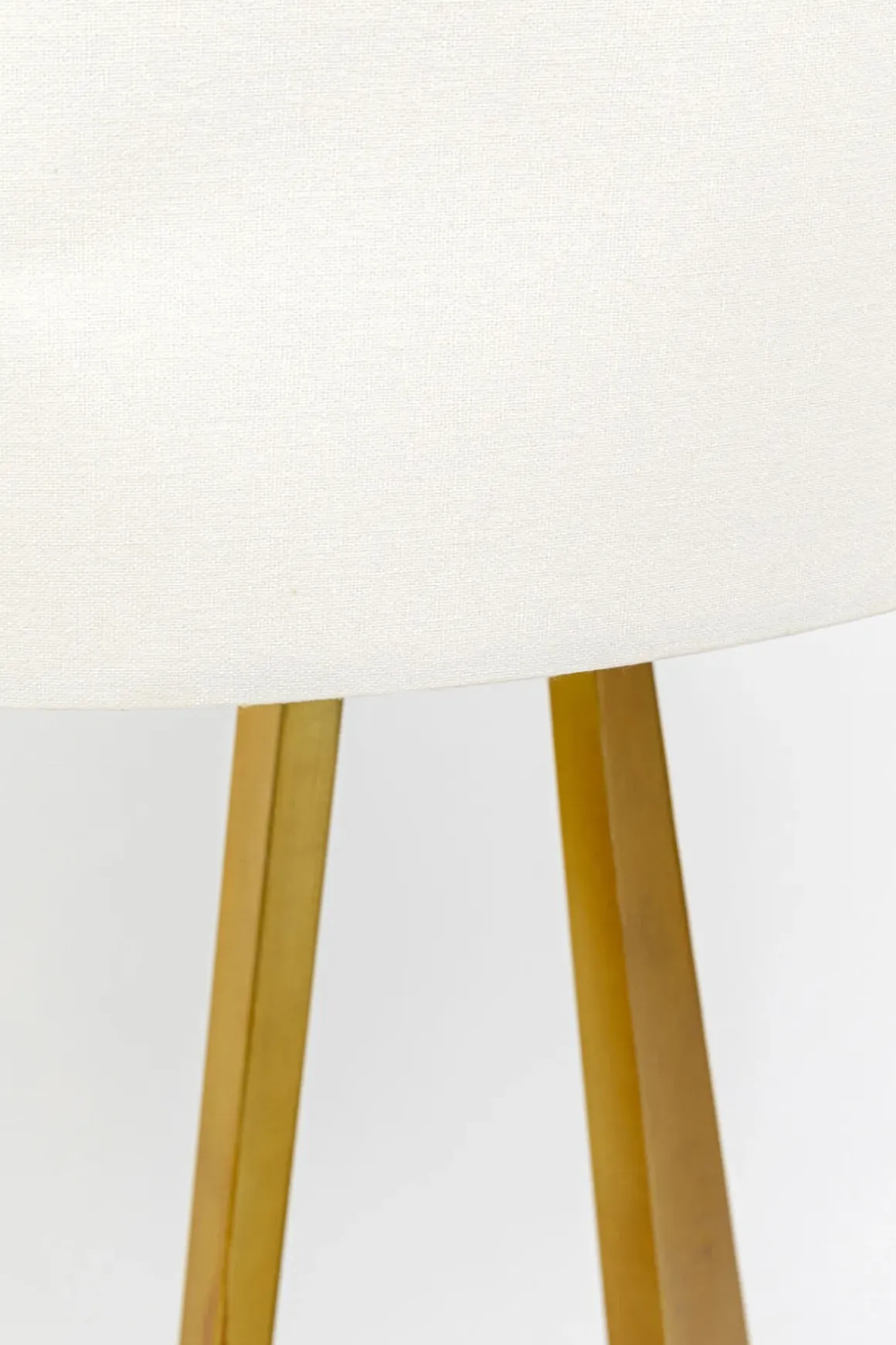 Golvlampa Art Swing - Fot på Mässing, vit skärm, 150cm - KARE Design