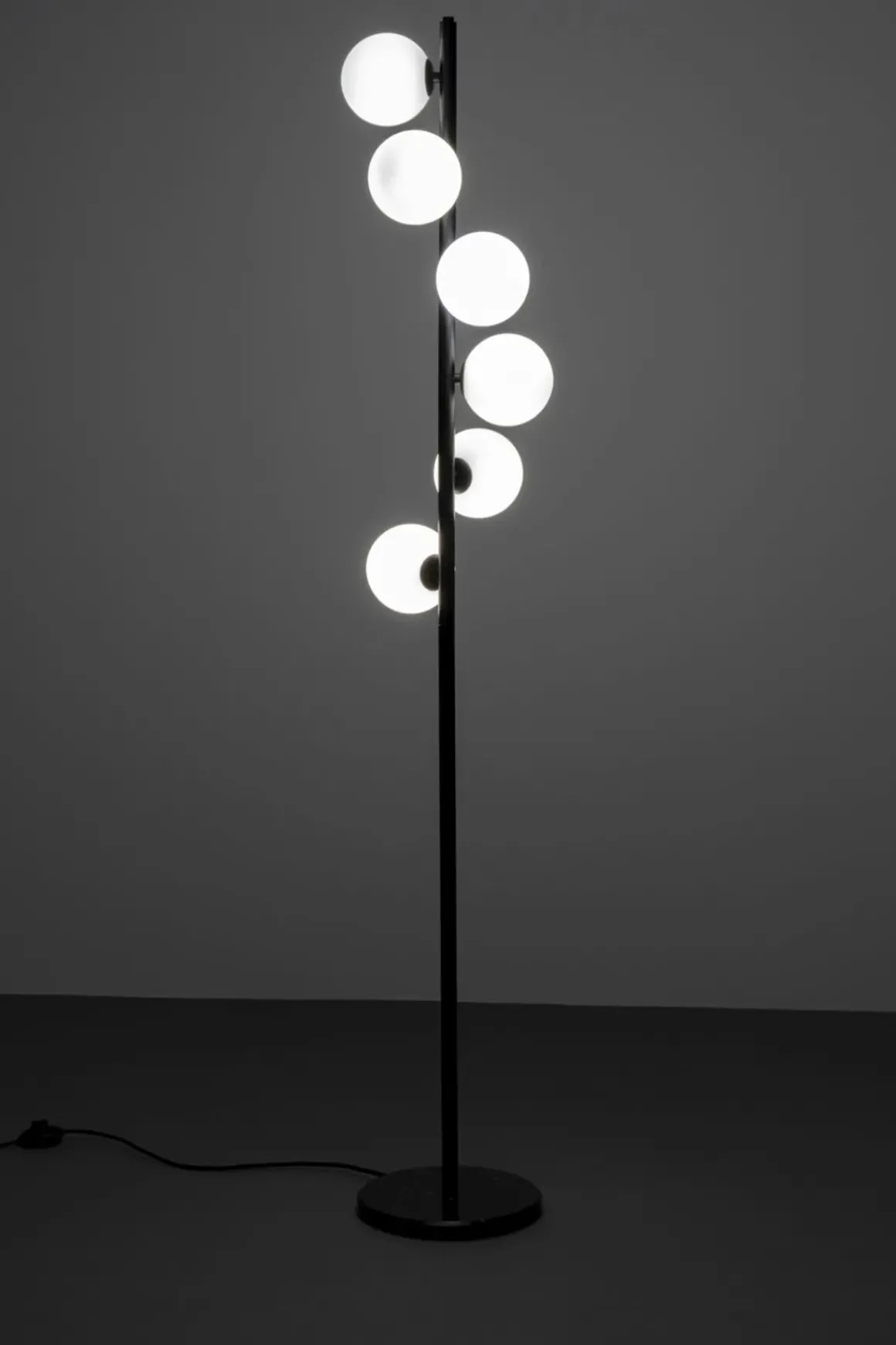 Golvlampa Scala Balls - Svart/Milky, 160cm - KARE Design