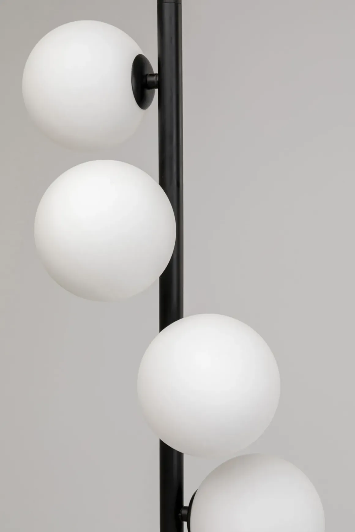 Golvlampa Scala Balls - Svart/Milky, 160cm - KARE Design