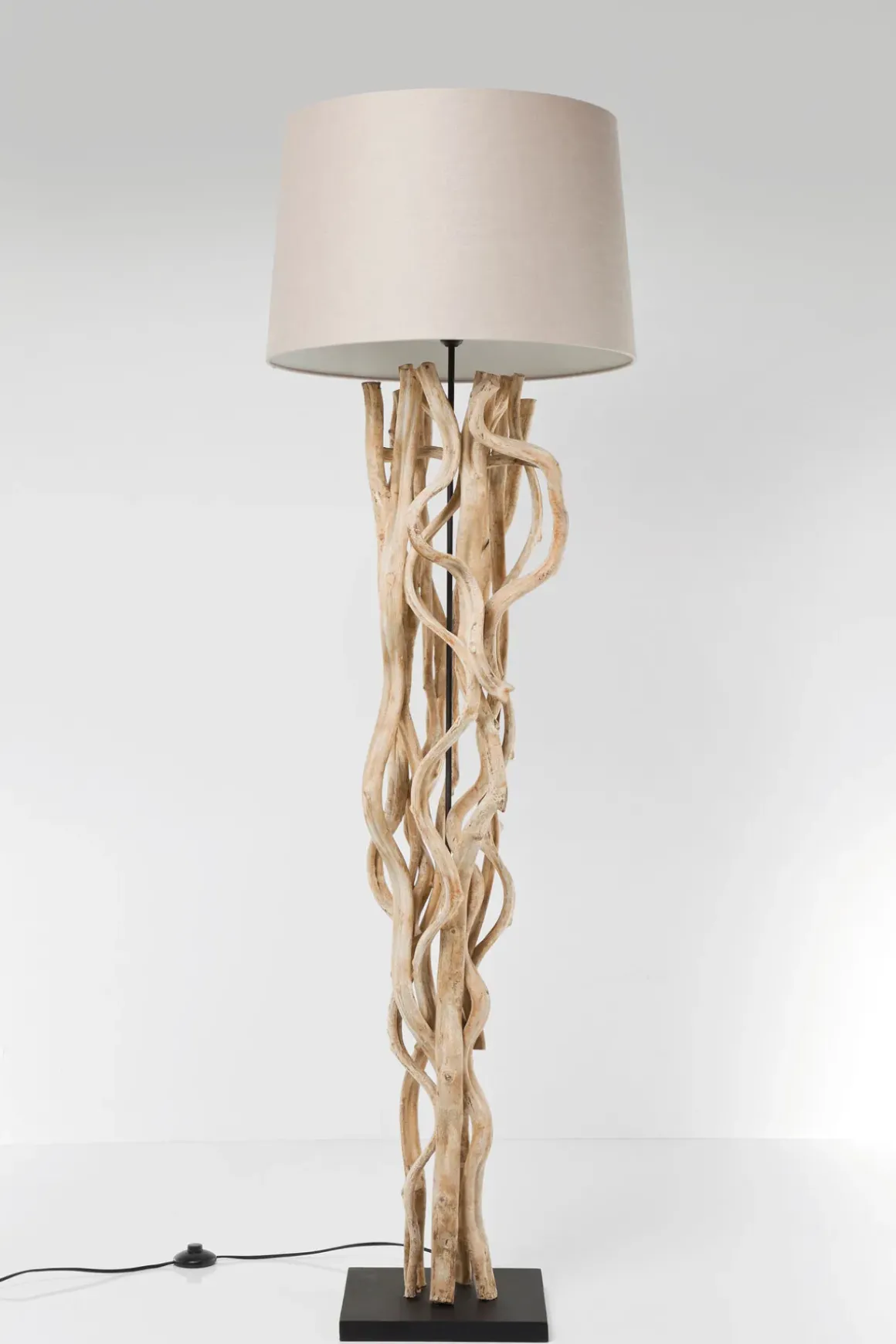 Golvlampa Scultra - Rustik Träfot, Skärm i Sand/Beige, 158cm - KARE Design