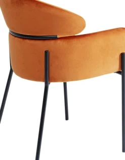 Karmstol Alexia - Stol i Orange Sammet med Armstöd - KARE Design