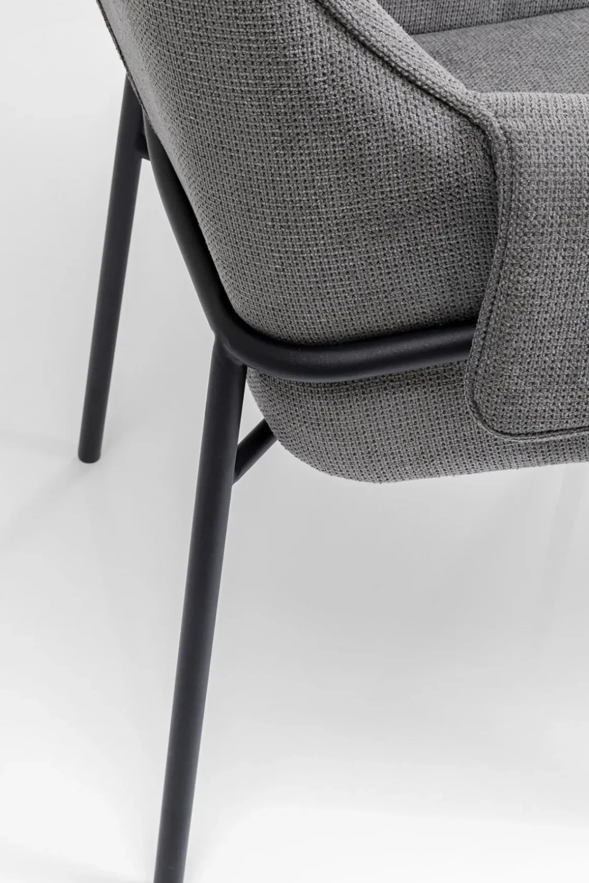 Karmstol Bess - Stol med armstöd, Grå - KARE Design