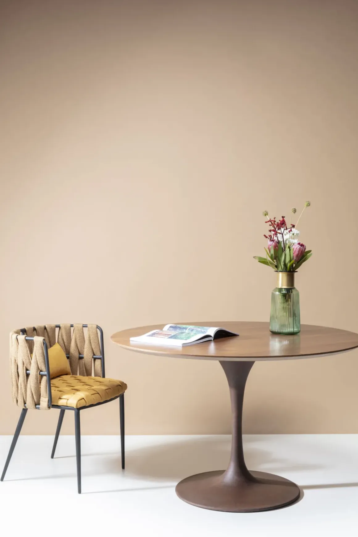 Karmstol Cheerio - Stol i Ljus Brun/Havregul med Armstöd - KARE Design