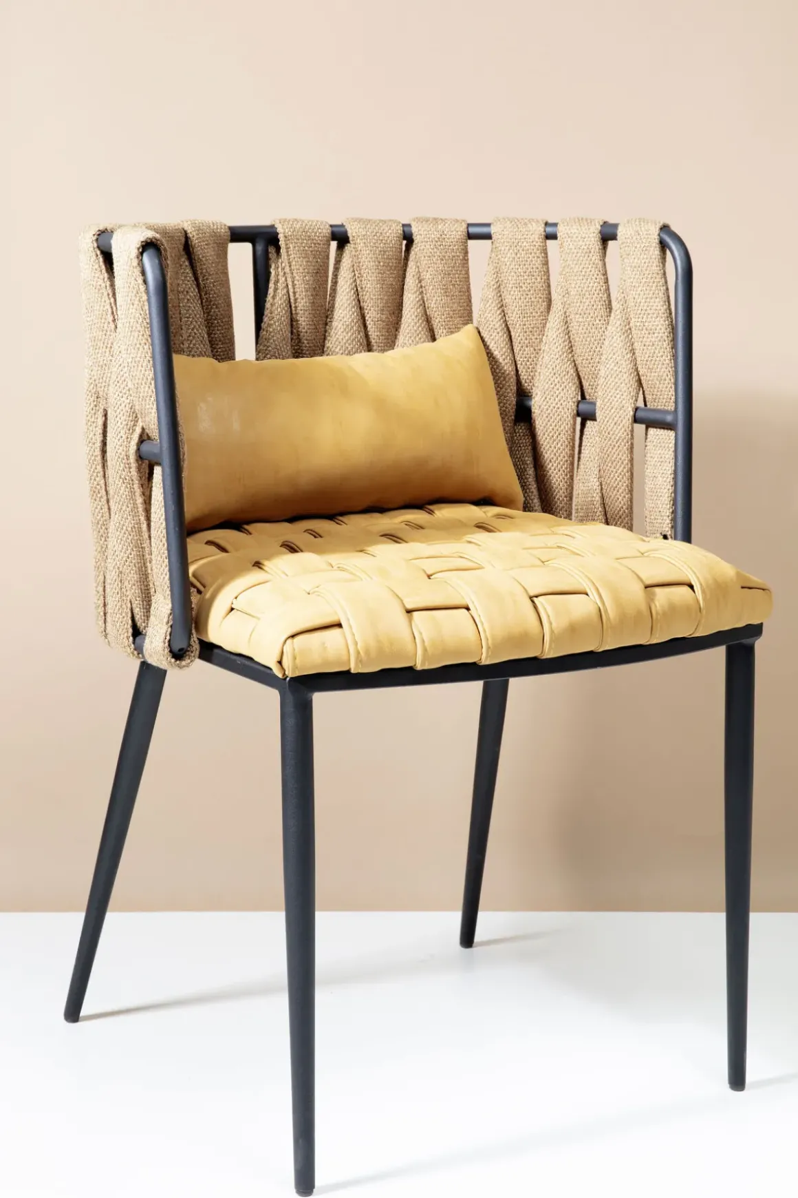 Karmstol Cheerio - Stol i Ljus Brun/Havregul med Armstöd - KARE Design