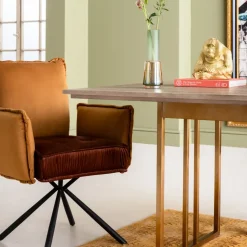 Karmstol Chelsea - Brun Stol med Armstöd - KARE Design