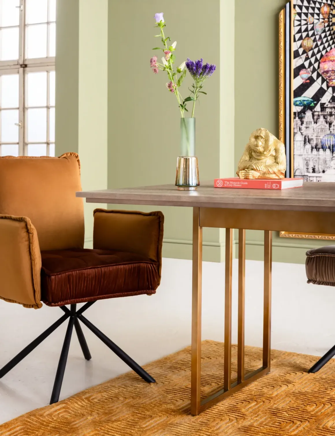 Karmstol Chelsea - Brun Stol med Armstöd - KARE Design