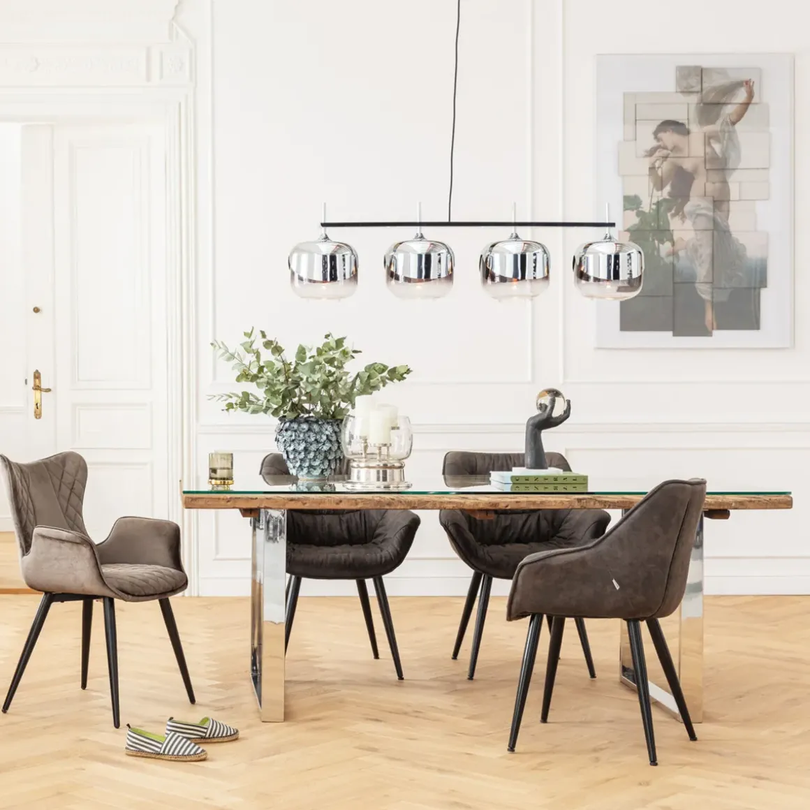 Karmstol Dream - Stol i Brun Sammet/Svarta Ben med Armstöd - KARE Design