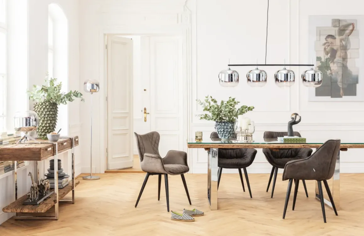 Karmstol Dream - Stol i Brun Sammet/Svarta Ben med Armstöd - KARE Design