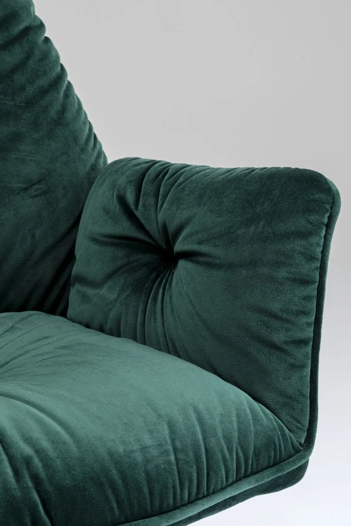 Karmstol Mila - Grön Stol med Armstöd - KARE Design