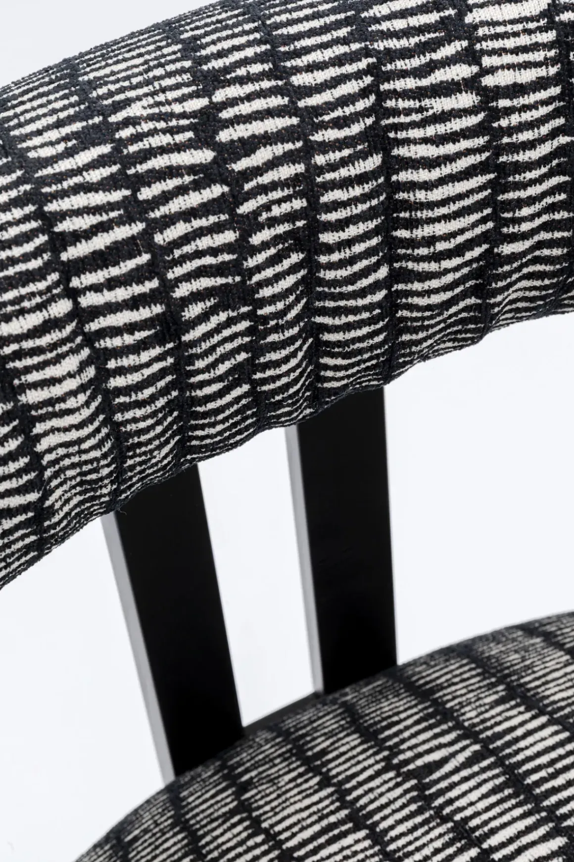 Karmstol Slitz - Stol med Armstöd i Salt & Pepper - KARE Design