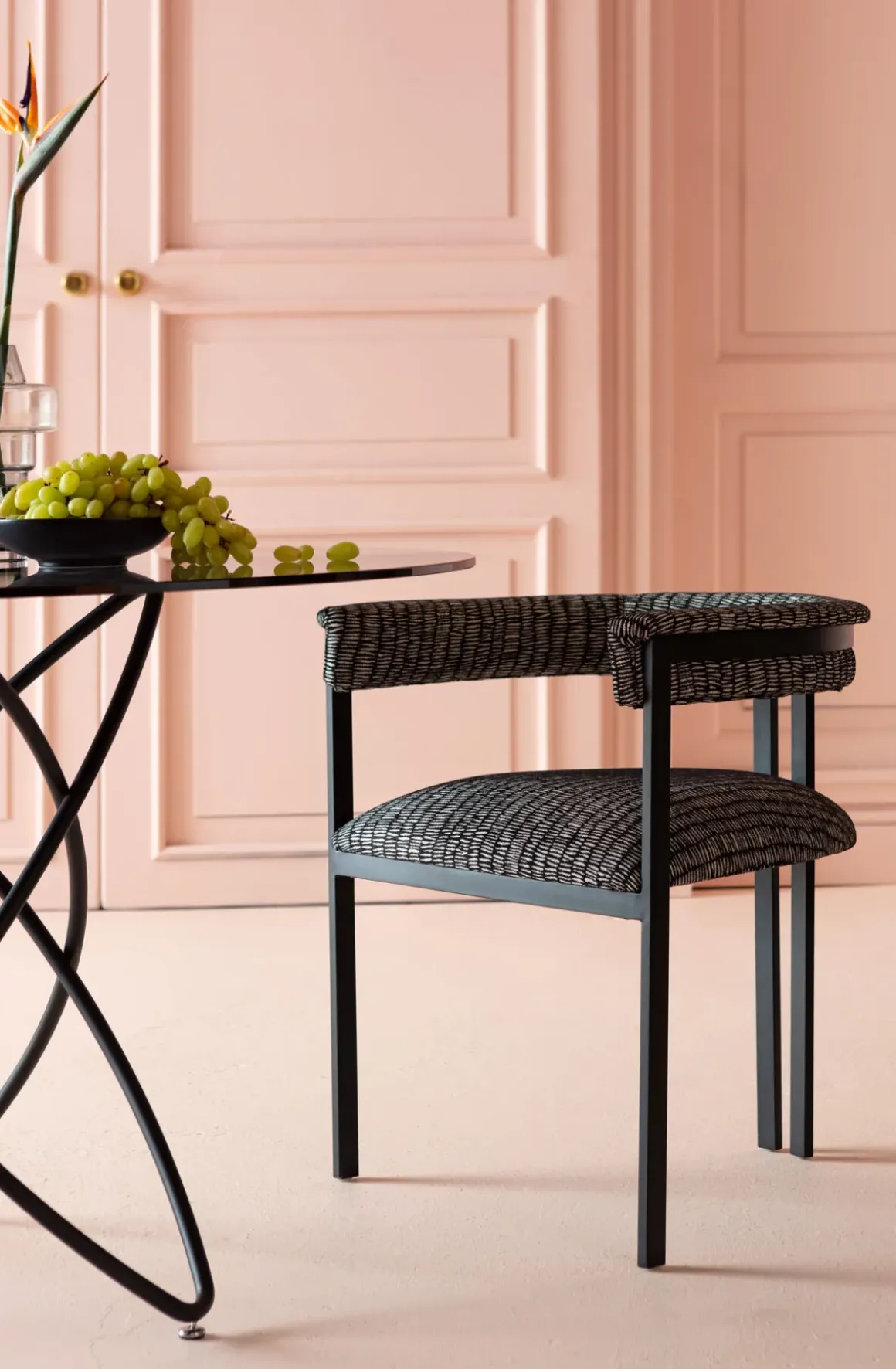 Karmstol Slitz - Stol med Armstöd i Salt & Pepper - KARE Design
