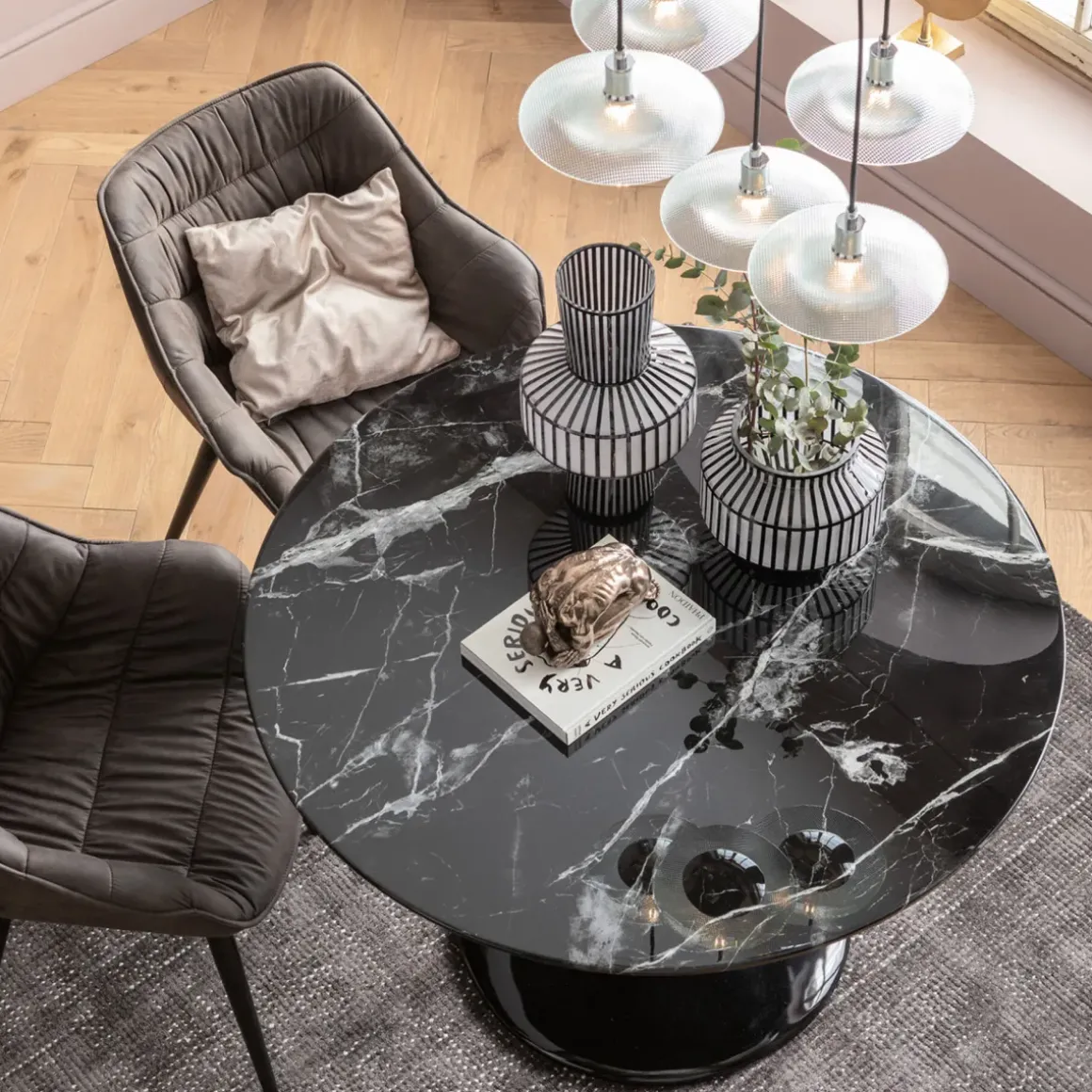 Karmstol Thelma - Stol med Armstöd - Grå/ Svart - KARE Design