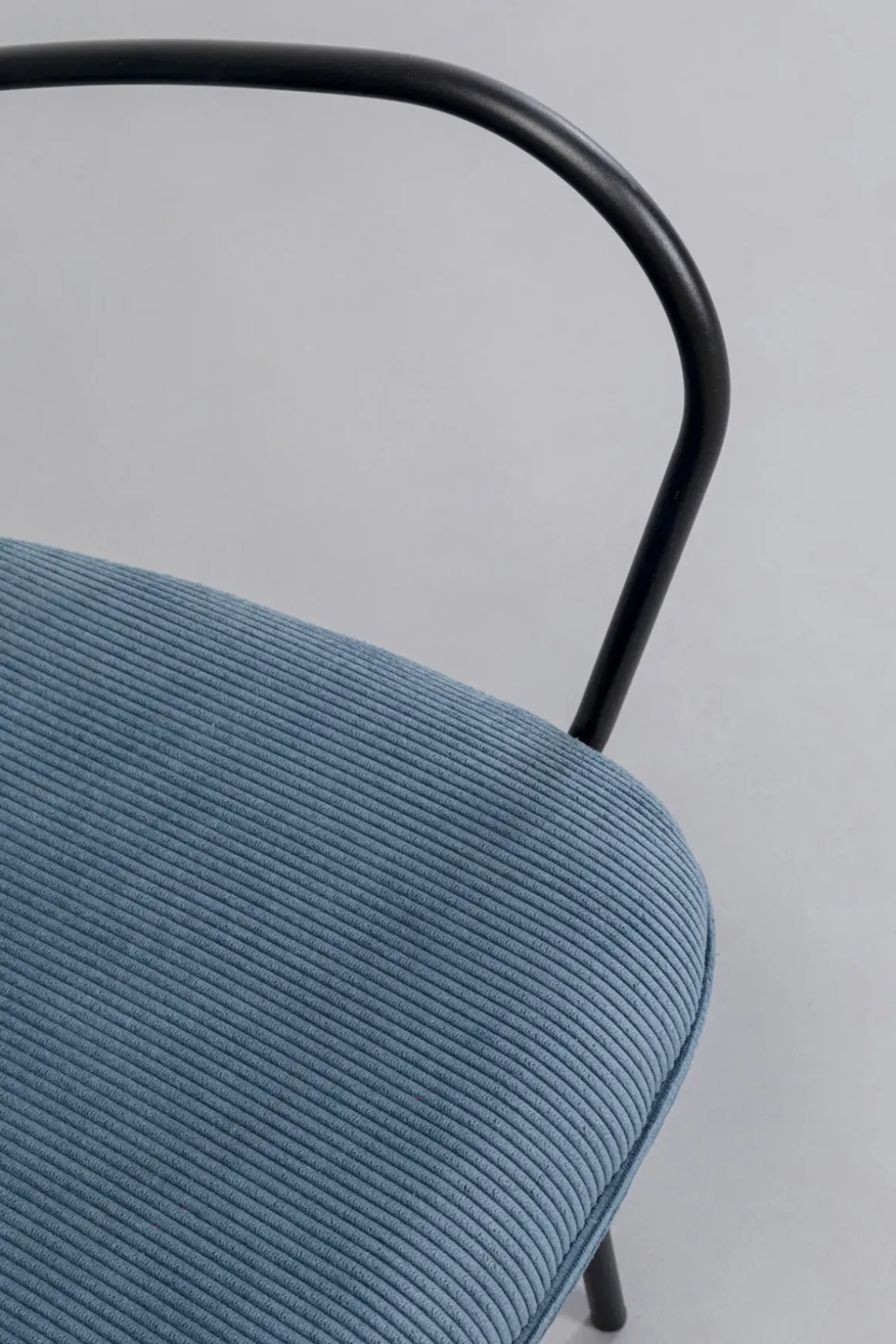 Karmstol Viola - Blå Stol med Armstöd - KARE Design