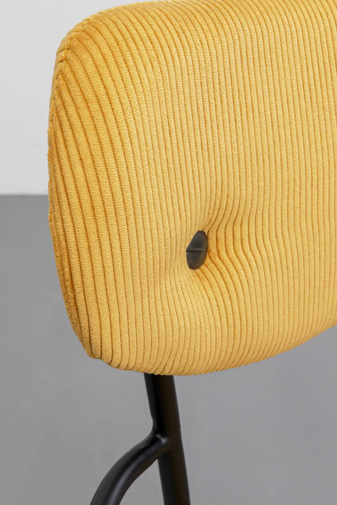Karmstol Viola - Gul Stol med Armstöd - KARE Design
