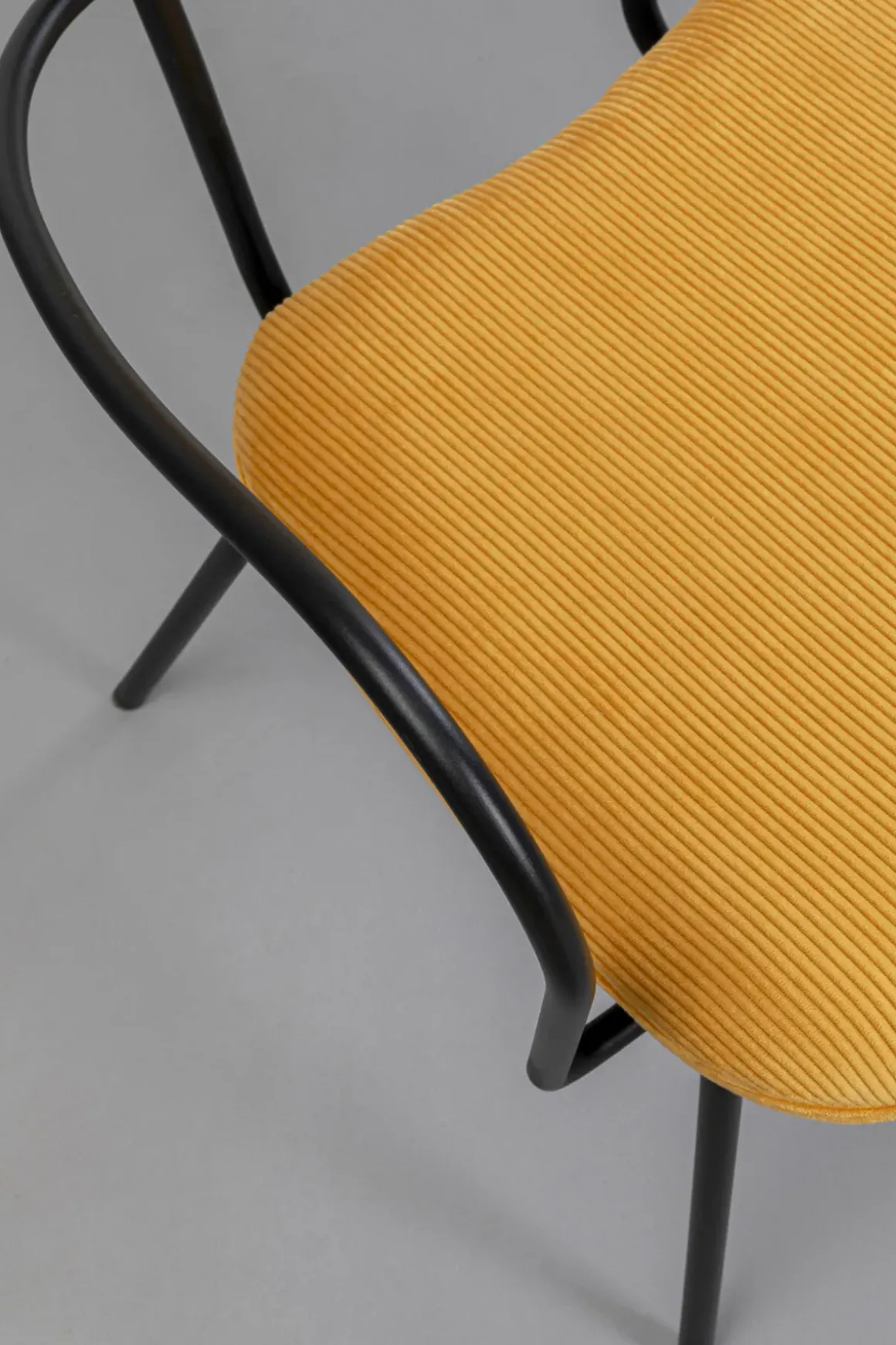 Karmstol Viola - Gul Stol med Armstöd - KARE Design