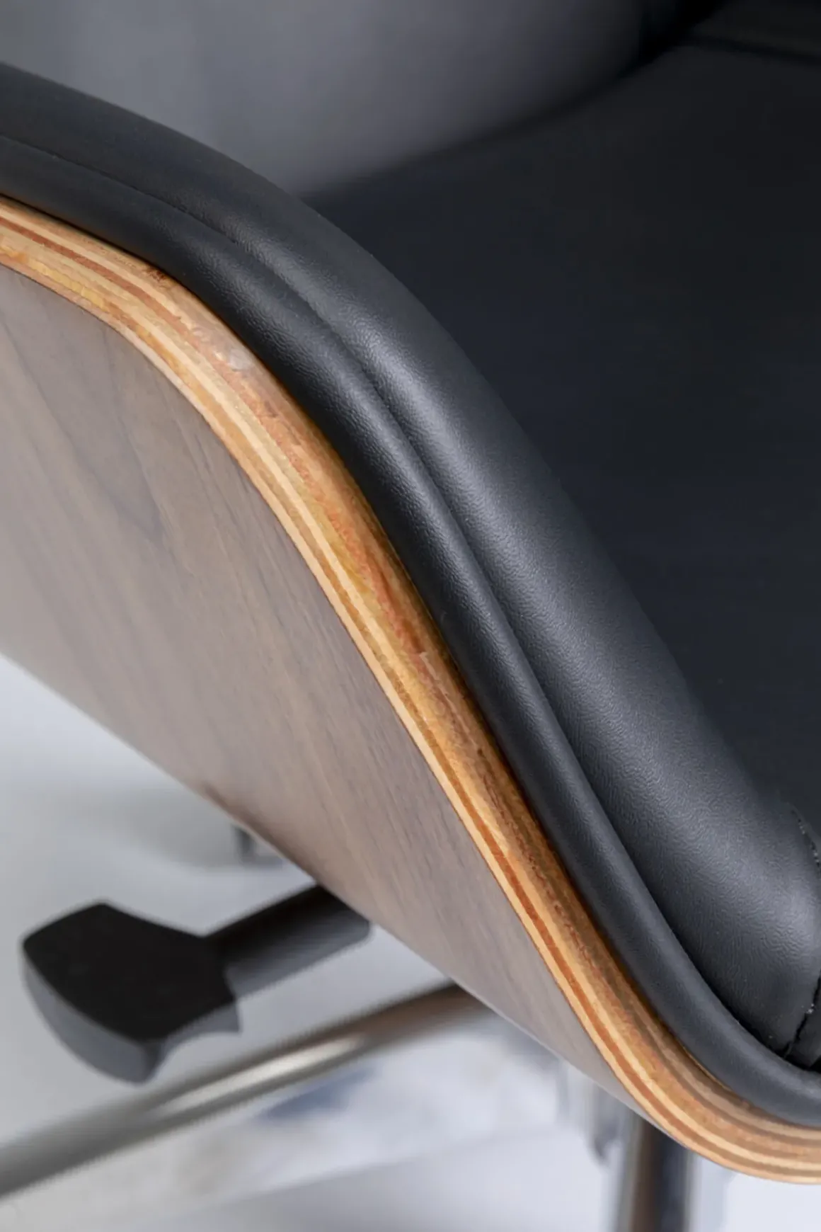 Kontorsstol Bureau - Svart Snurrstol på Hjul - KARE Design