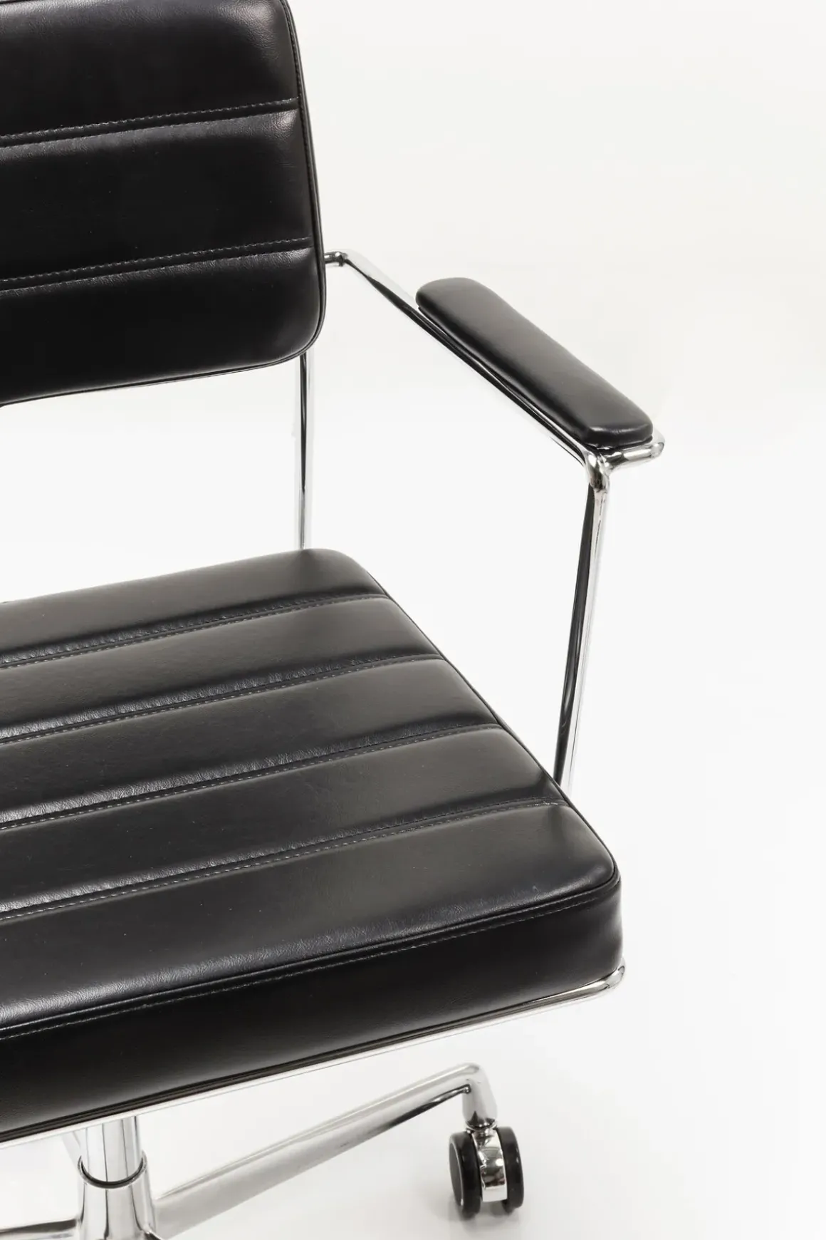 Kontorsstol Dottore - På Hjul Svart Konstläder/Krom - KARE Design