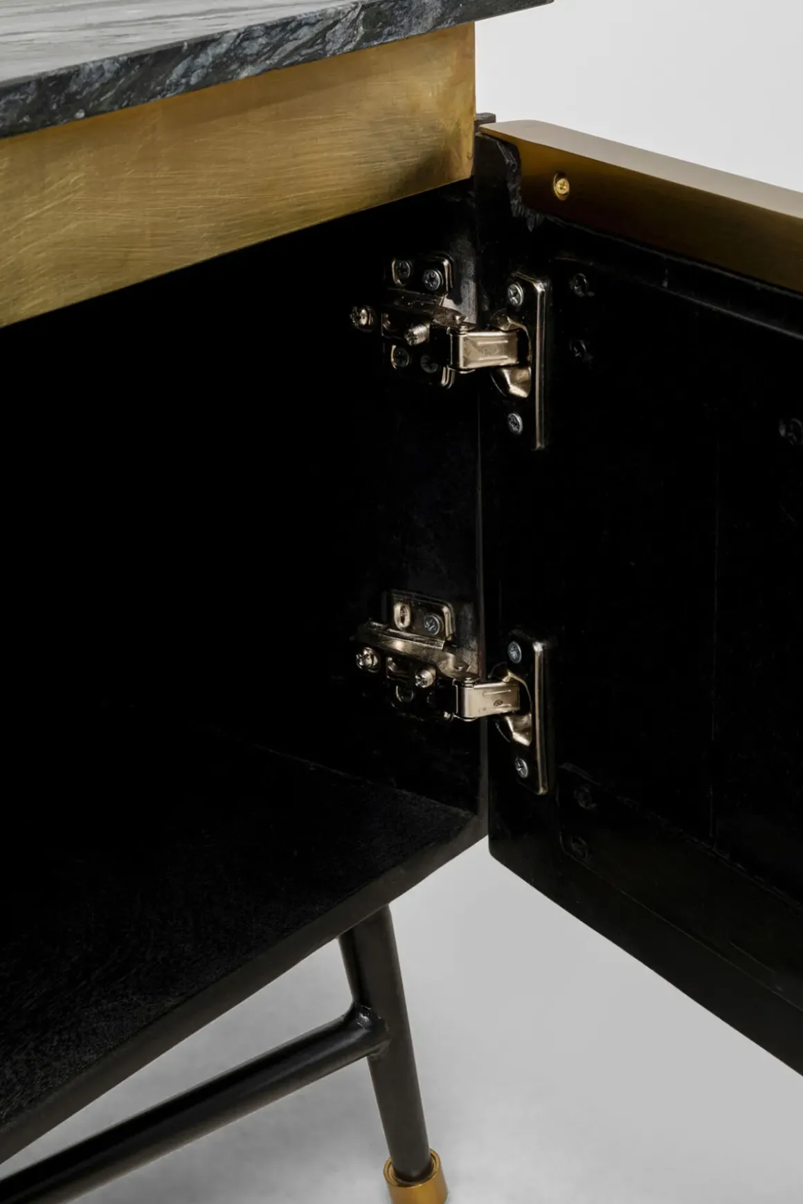 Lågskåp - Tv-bänk Catalina - Mörkt trä, 170x50cm - KARE Design