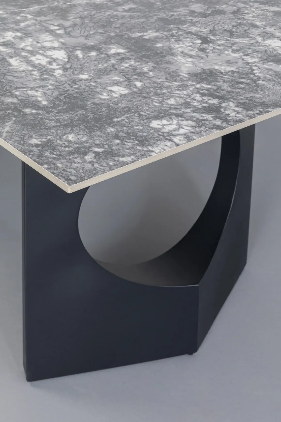 Matbord Bilbao Oho - Grå Keramik/Svart, 180x90cm - KARE Design