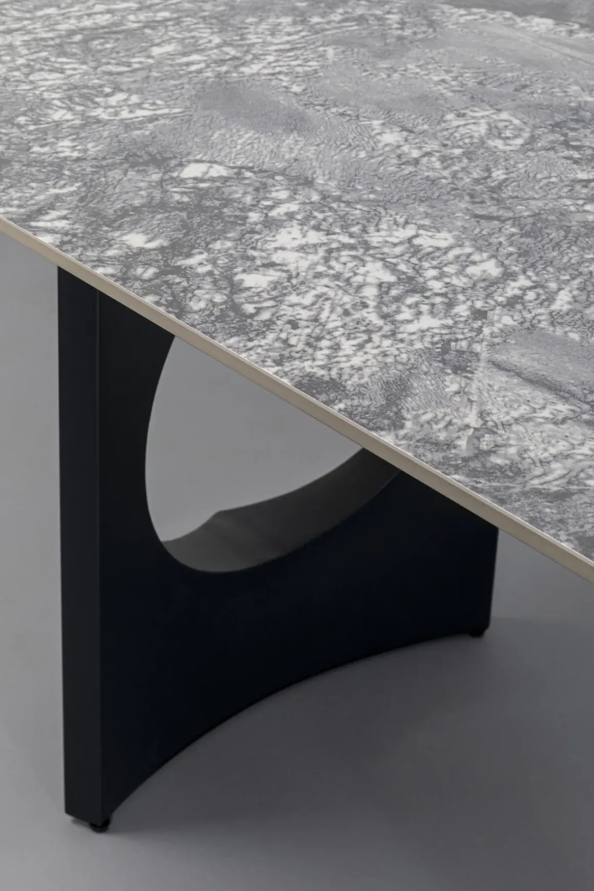 Matbord Bilbao Oho - Grå Keramik/Svart, 180x90cm - KARE Design