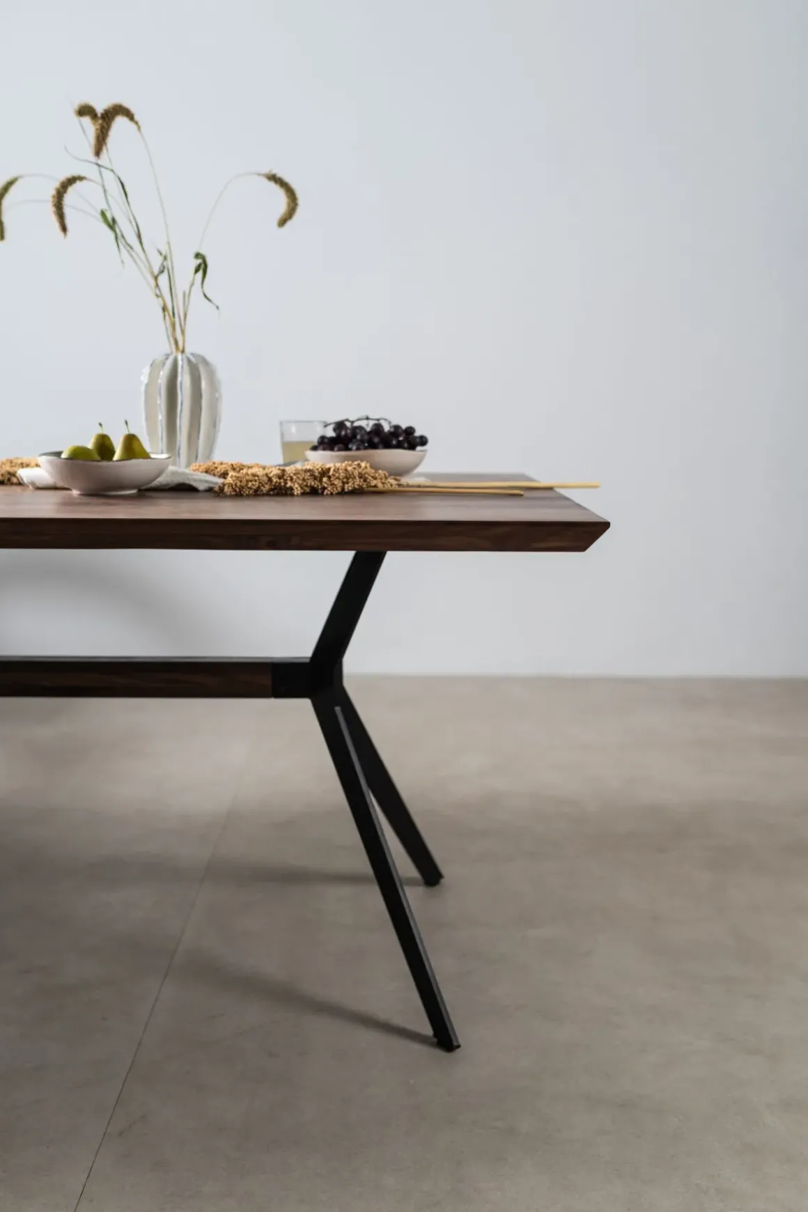 Matbord Downtown - Bord i Massiv Valnöt, 220x100cm - KARE Design