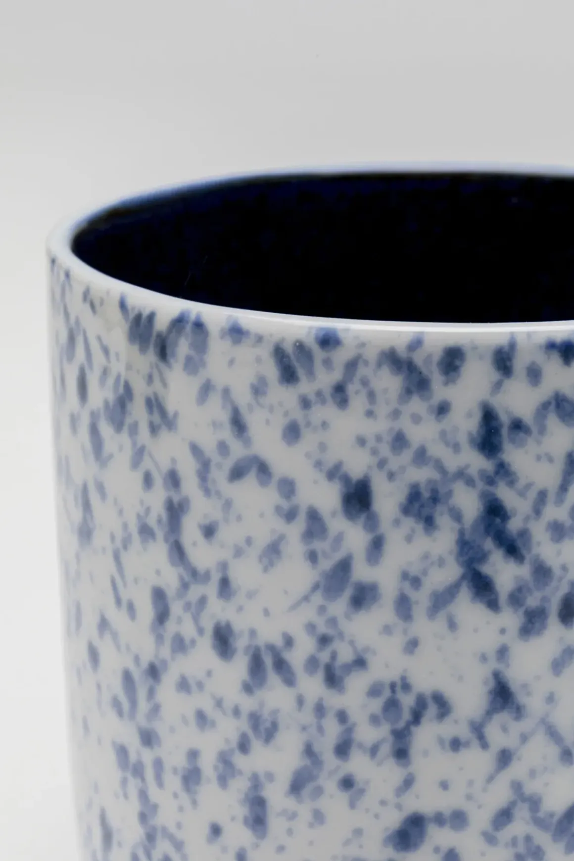 Mugg Partito Dots - Vit, Blå - KARE Design
