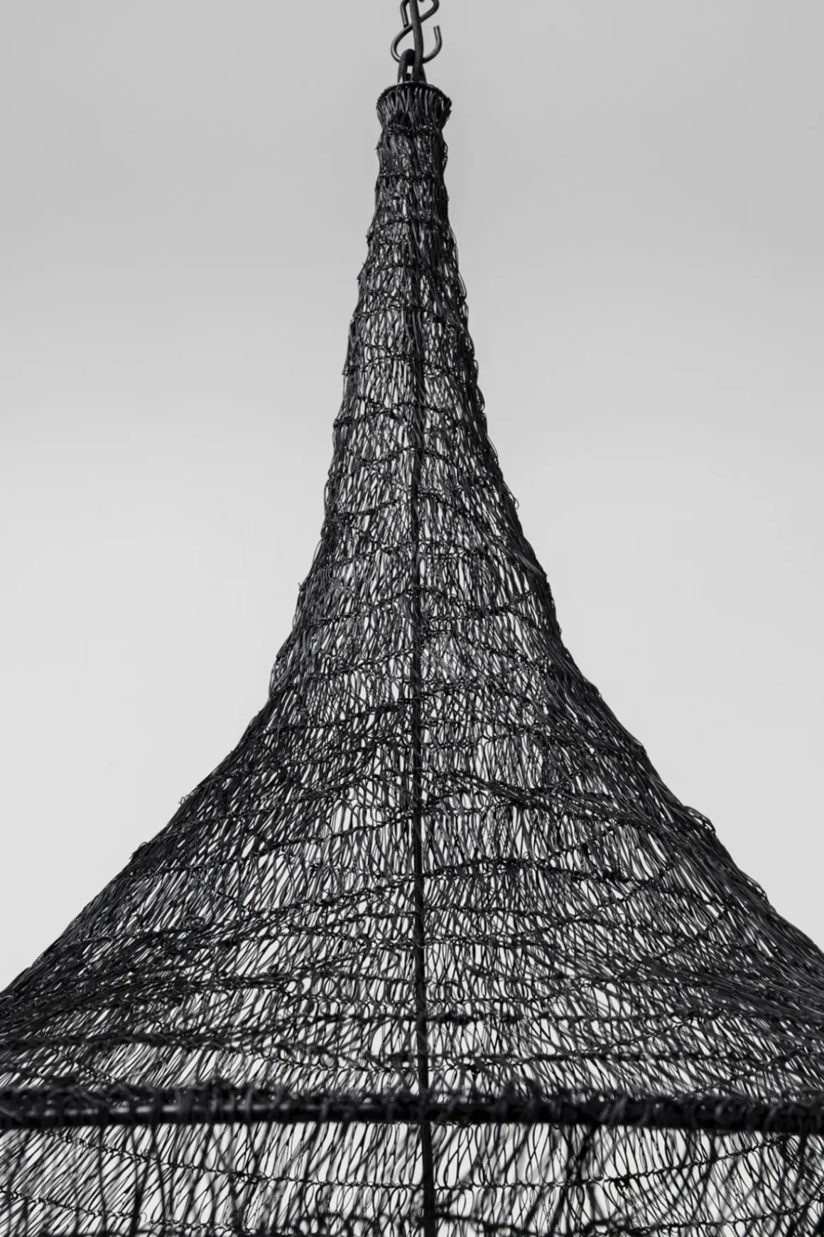Pendel Cocoon Svart - Taklampa av nät, Ø89cm - KARE Design