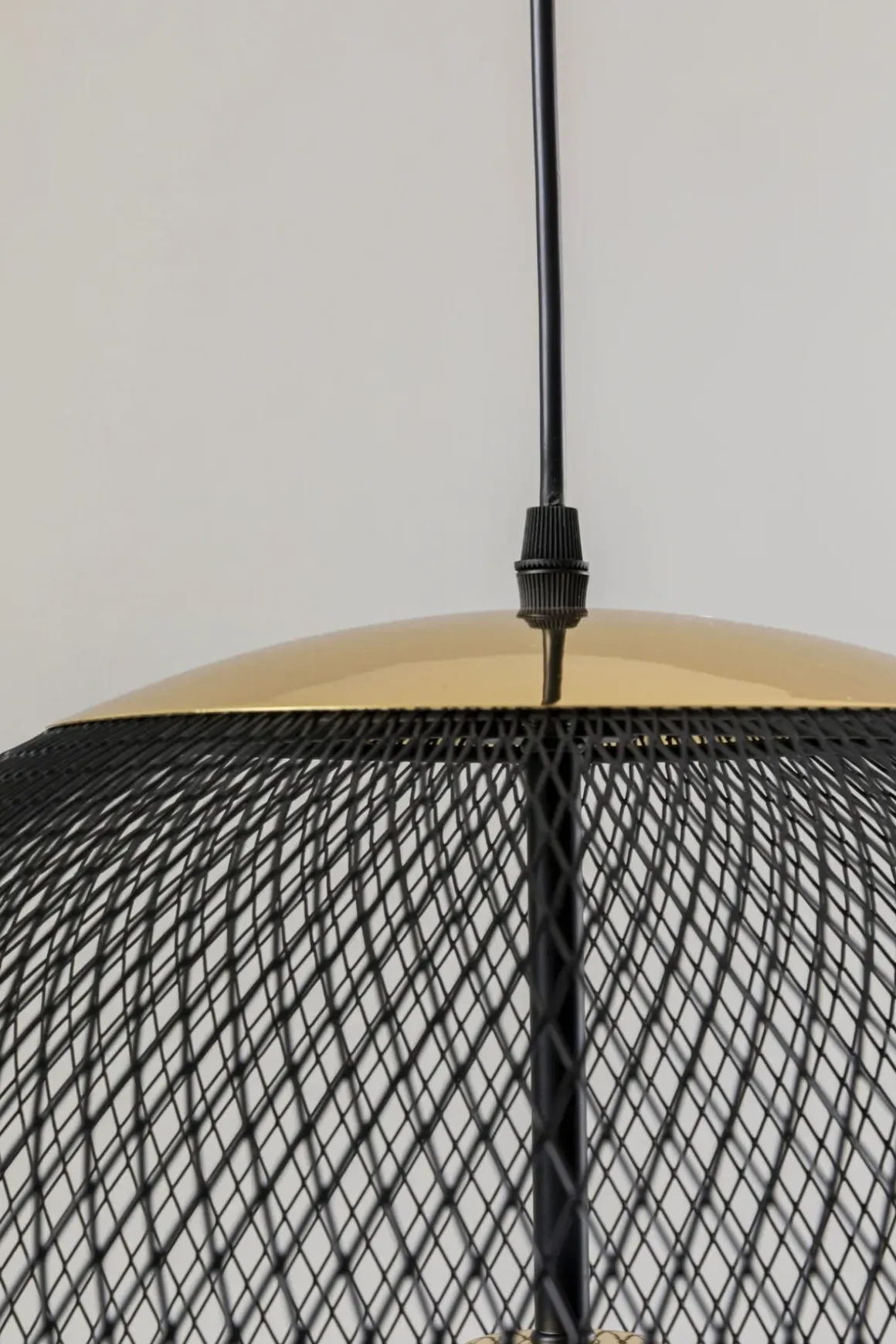 Pendel Grato - Klotformad Taklampa, Nät Svart/Guld, Ø45cm - KARE Design