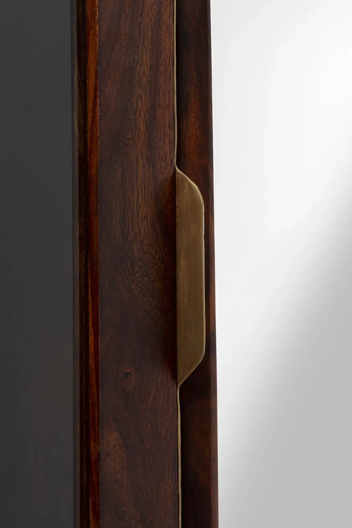 Ravello Vitrinskåp - Massivt Trä, 170x55cm - KARE Design