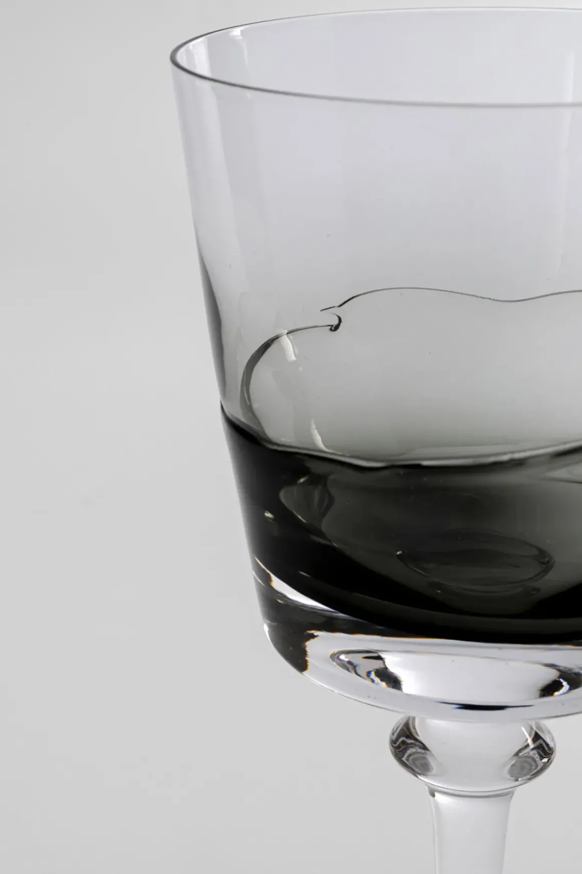 Rödvinsglas Mimi - Grå - KARE Design