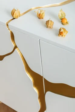 Sideboard Cracked - Vit/Guld, 4 Dörrar, 80x165cm - KARE Design