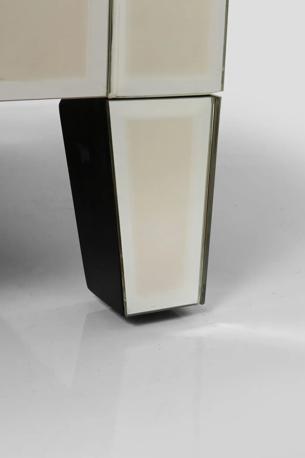 Sideboard Luxury - Champagnefärgat Spegelglas 3 Dörrar/3 Lådor, 77x140,5cm - KARE Design