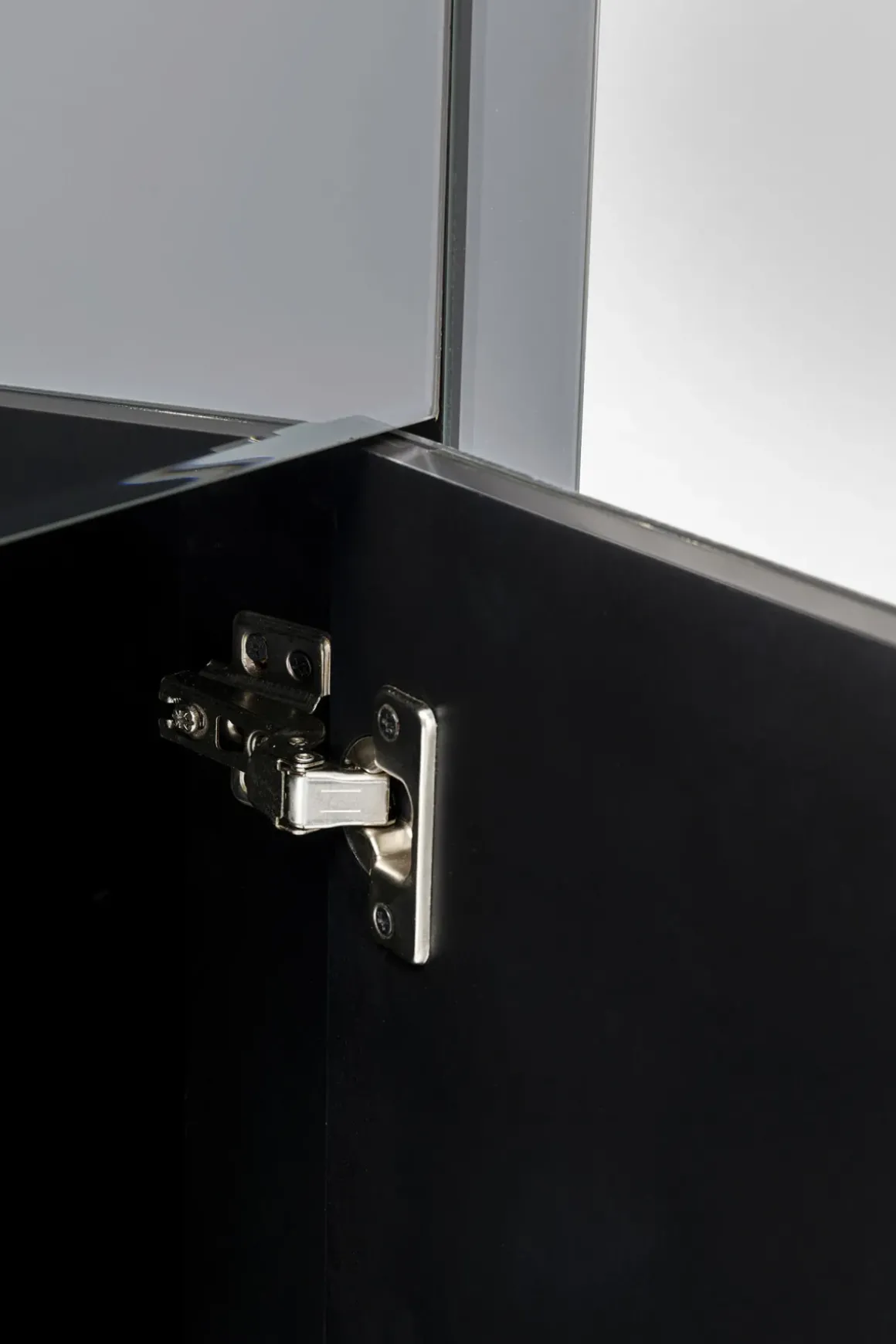 Sideboard Luxury - Grå Spegelglas 3 Dörrar/3 Lådor, 77x140,5cm - KARE Design