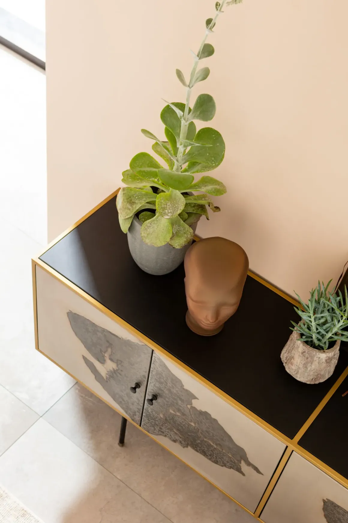 Sideboard Mancha - Lågt Skåp med 4 Dörrar, 77x183cm - KARE Design