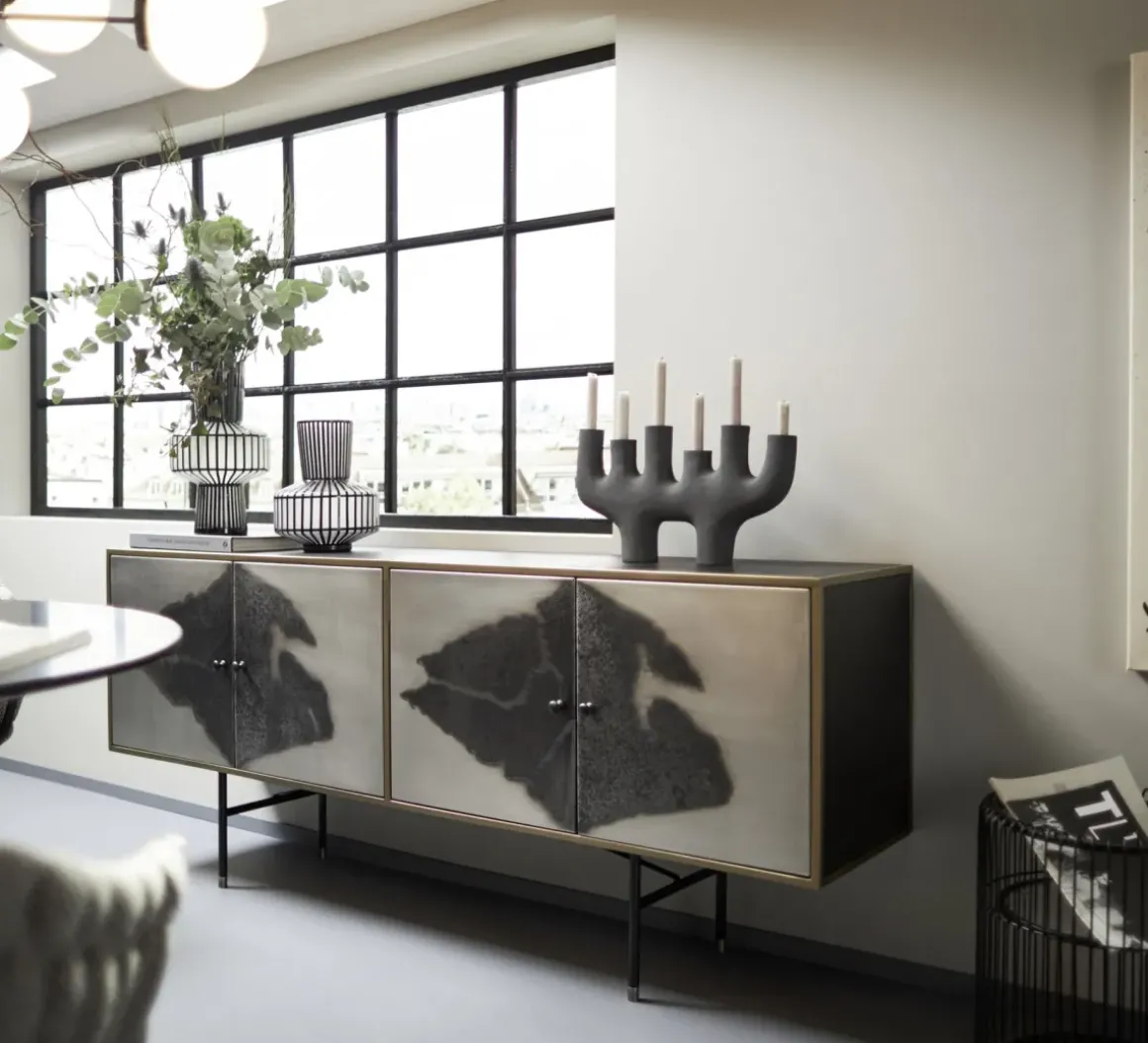 Sideboard Mancha - Lågt Skåp med 4 Dörrar, 77x183cm - KARE Design